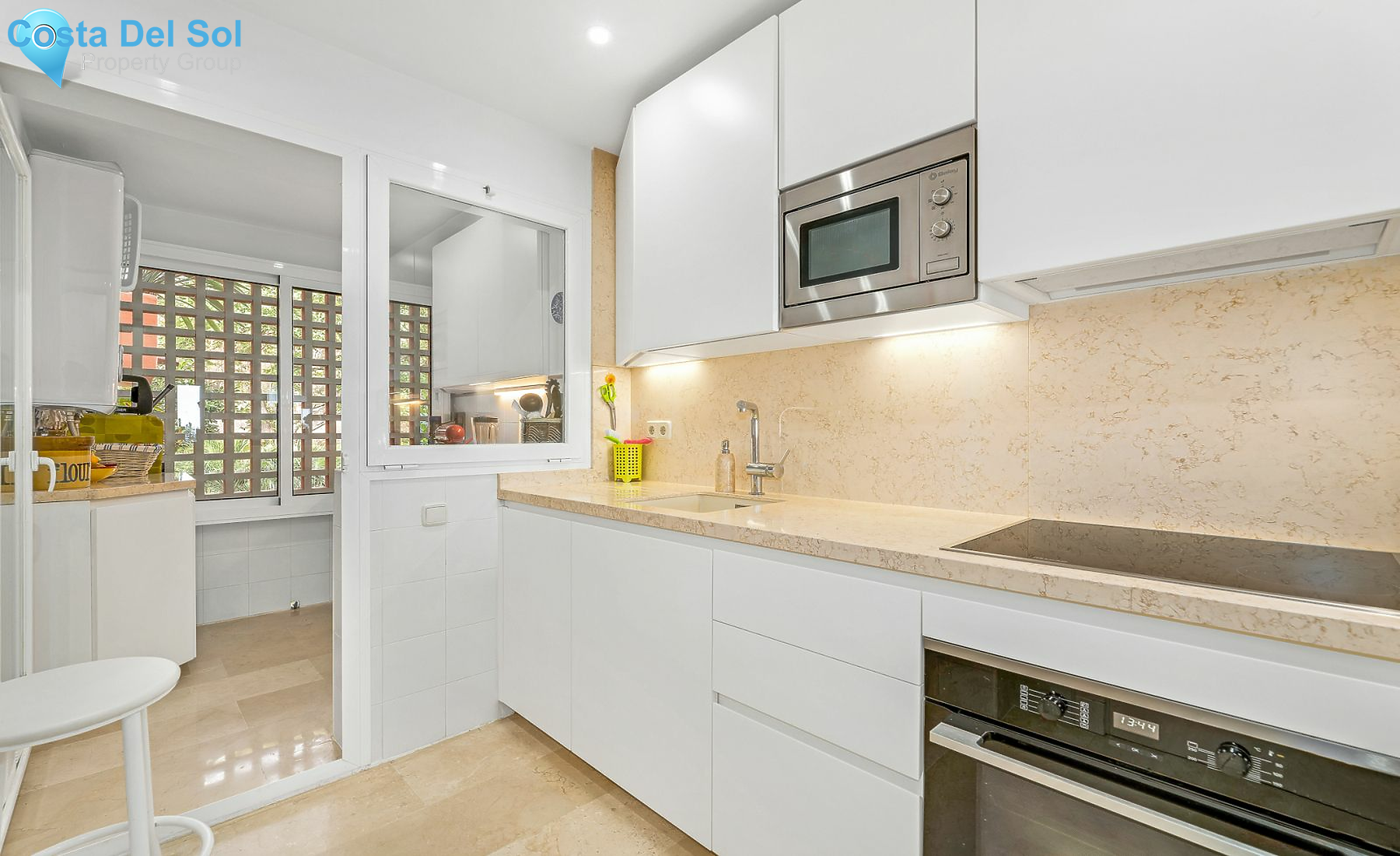 Middle Floor Apartment in The Golden Mile-1146634