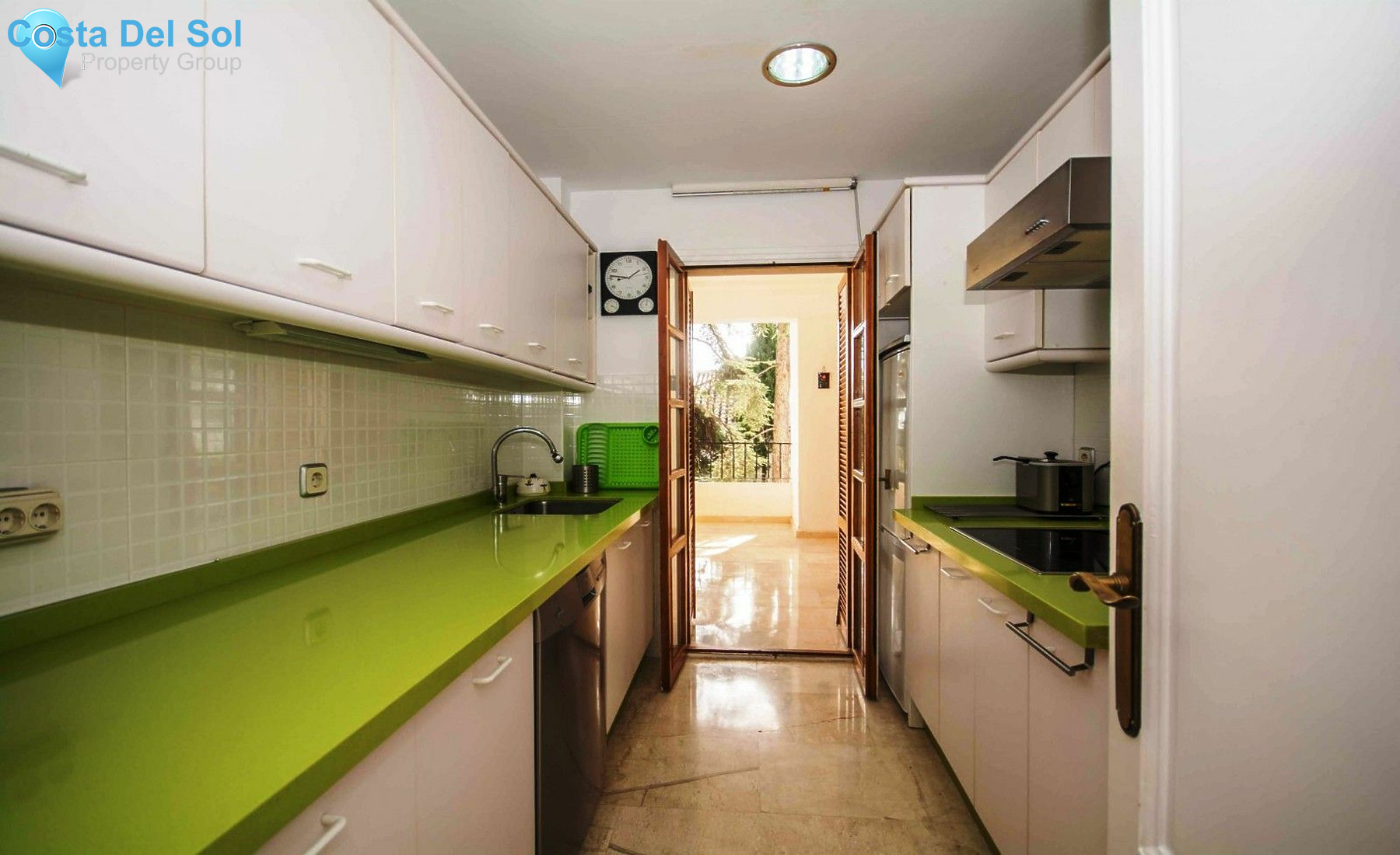 Middle Floor Apartment in The Golden Mile-1178673