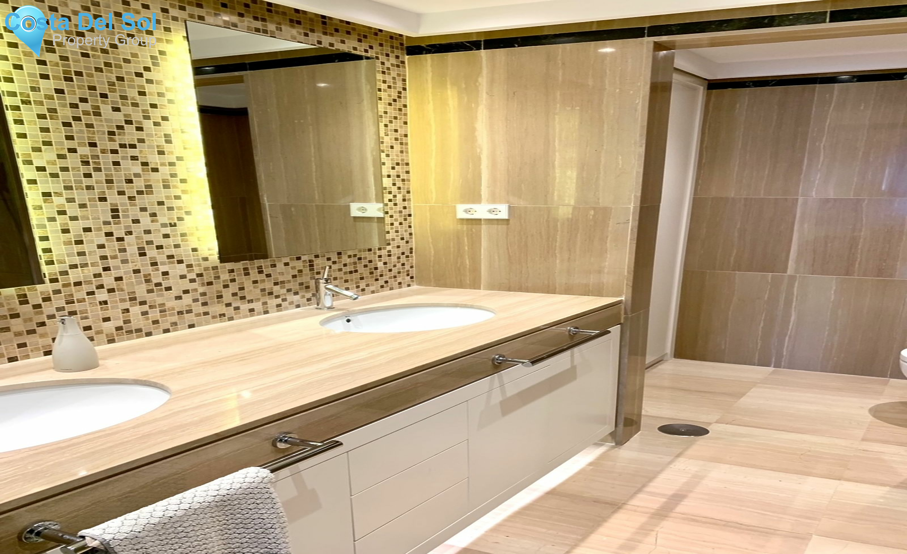 Middle Floor Apartment in The Golden Mile-1180065