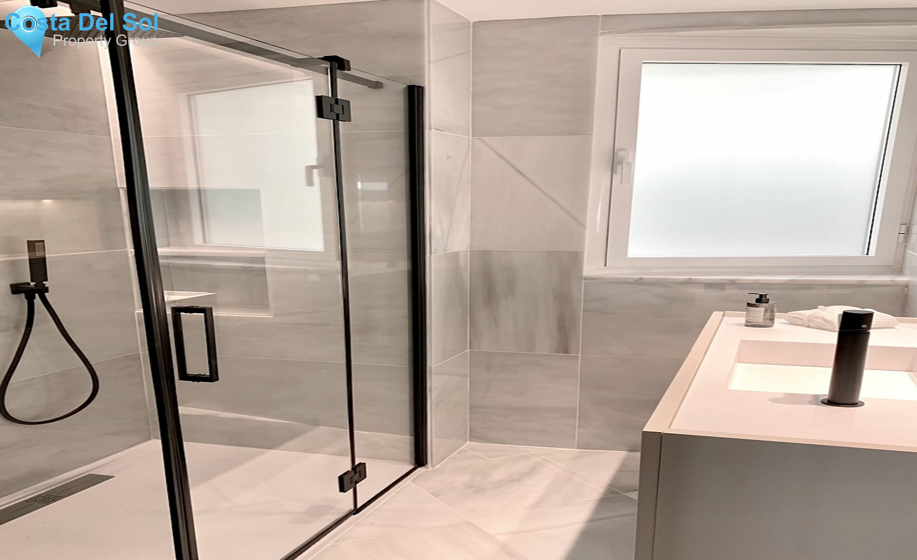 Middle Floor Apartment in The Golden Mile-1180066