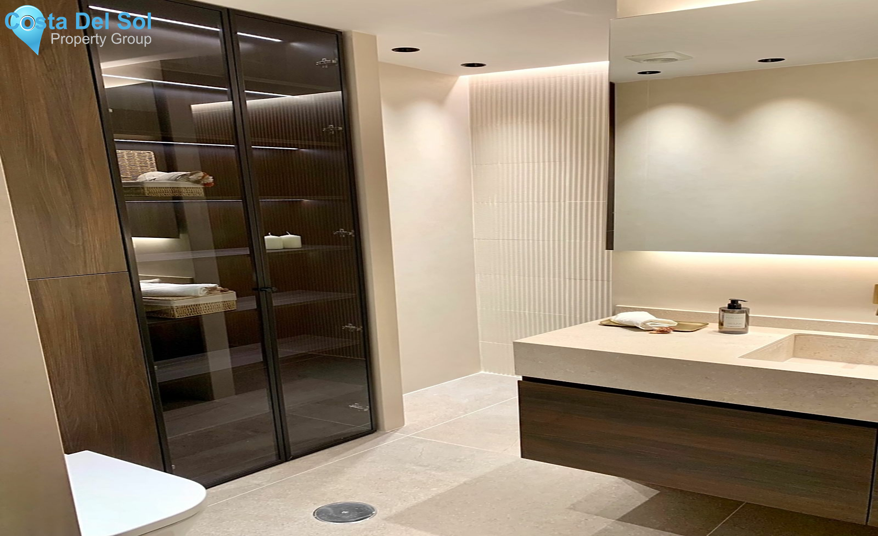 Middle Floor Apartment in The Golden Mile-1180061