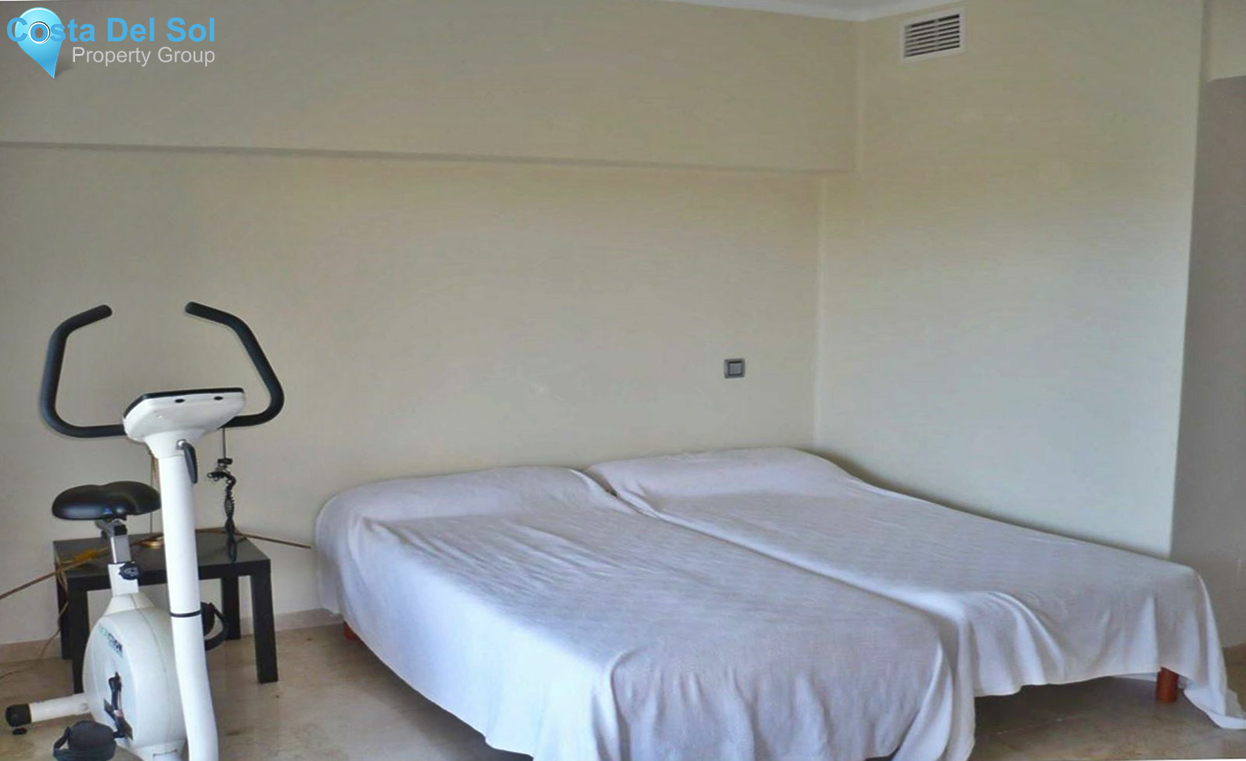 Middle Floor Apartment in The Golden Mile-1231276