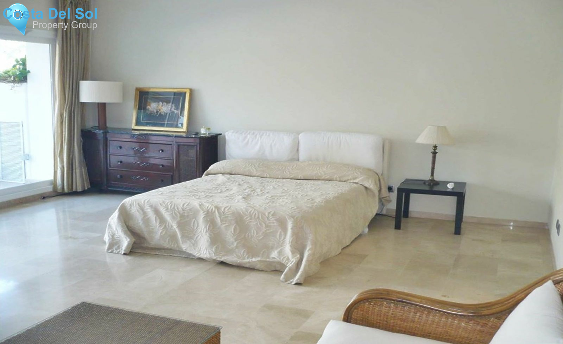 Middle Floor Apartment in The Golden Mile-1231278