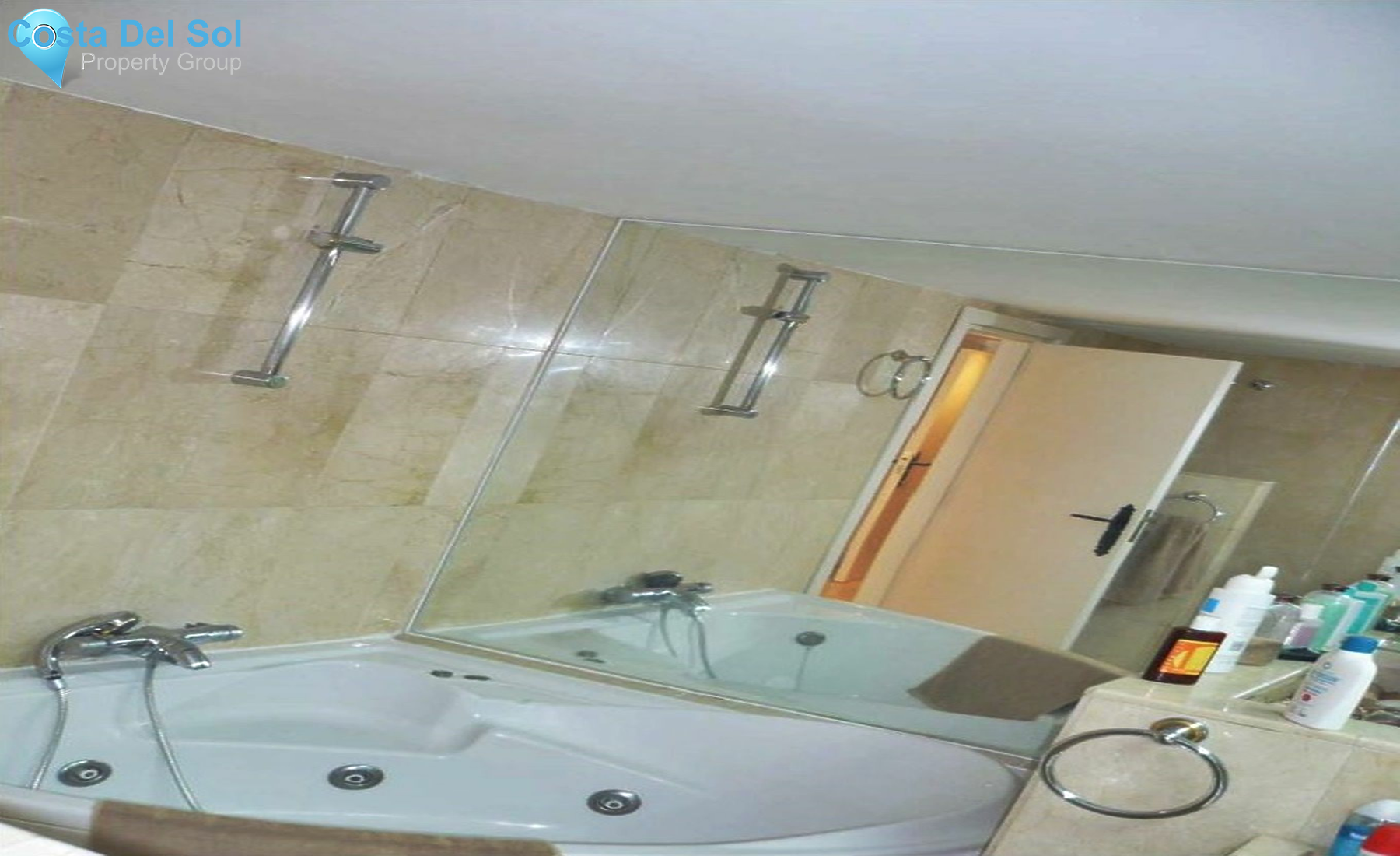 Middle Floor Apartment in The Golden Mile-1231274