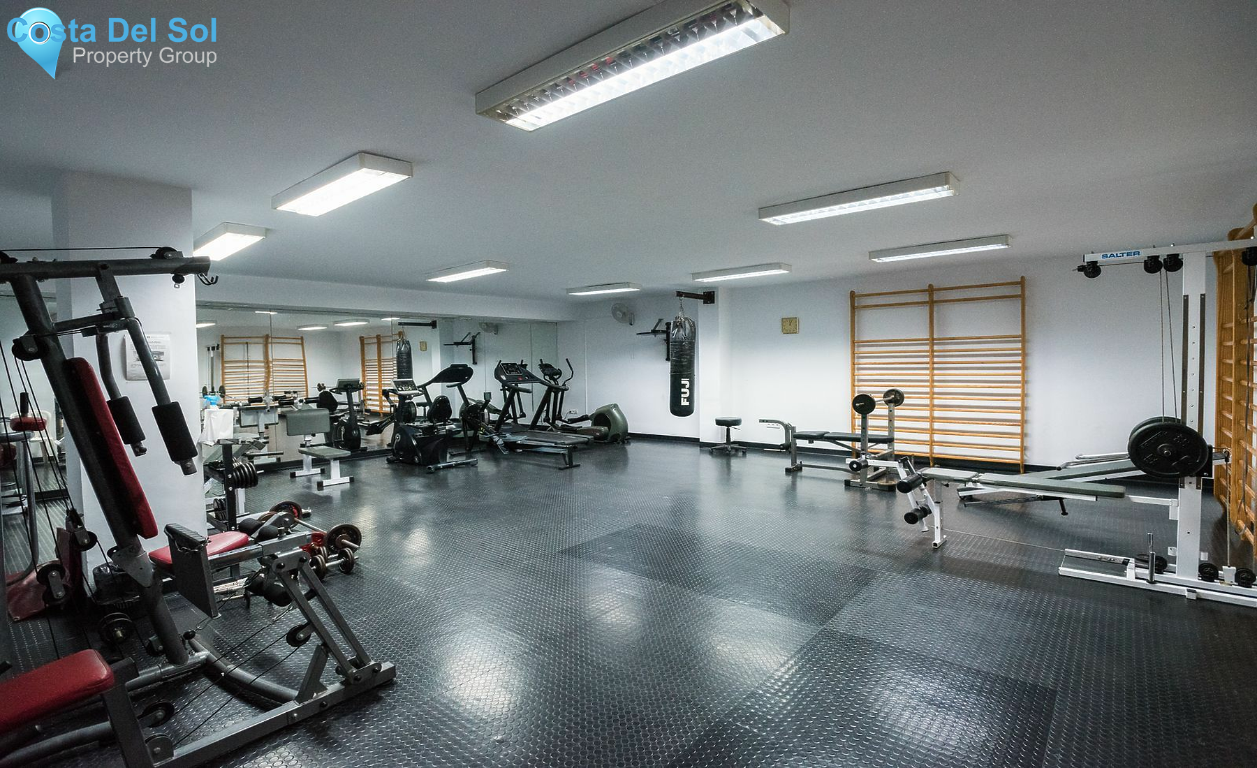 Middle Floor Apartment in The Golden Mile-1420358