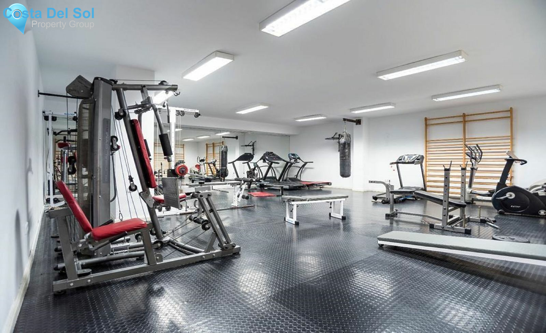 Middle Floor Apartment in The Golden Mile-1422014