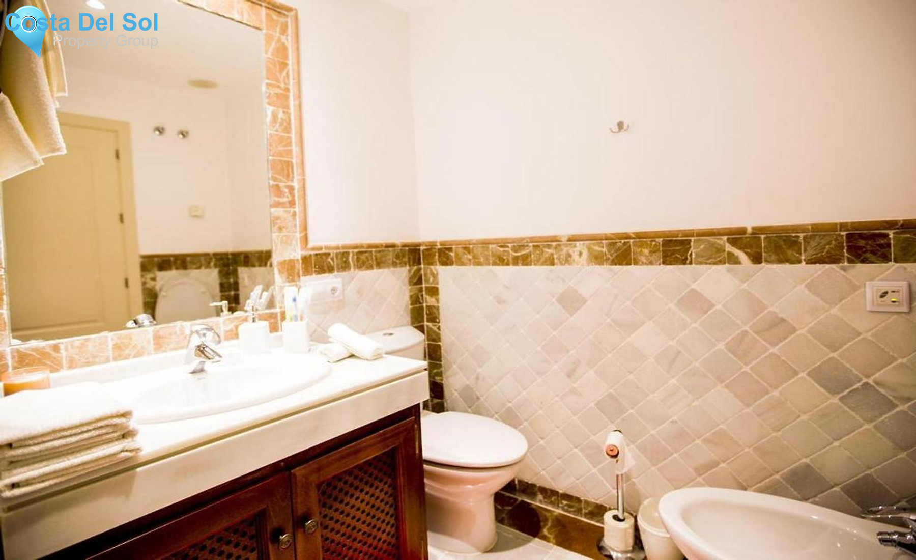 Middle Floor Apartment in The Golden Mile-1483907