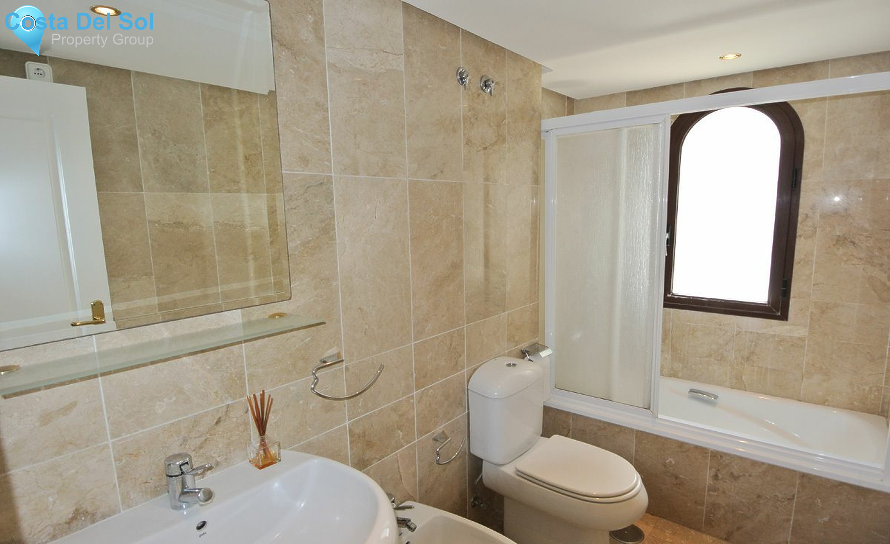 Middle Floor Apartment in The Golden Mile-1517739