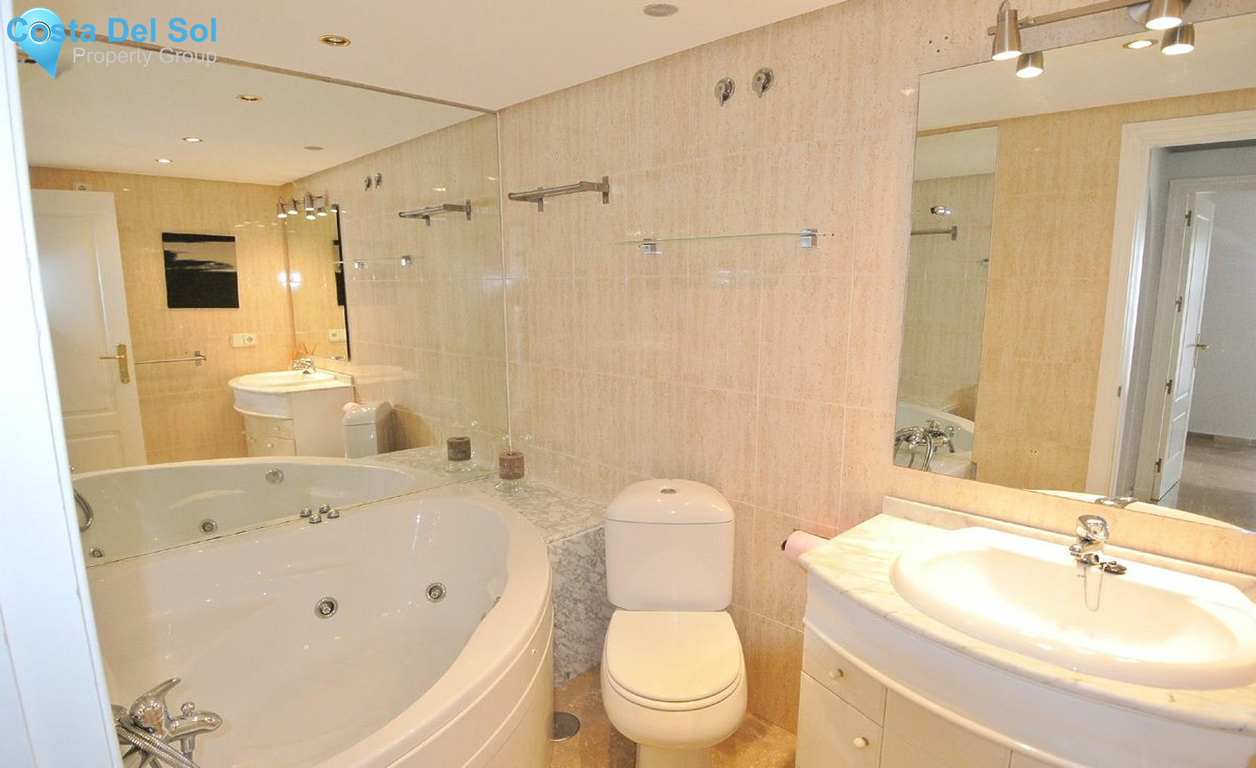 Middle Floor Apartment in The Golden Mile-1517738