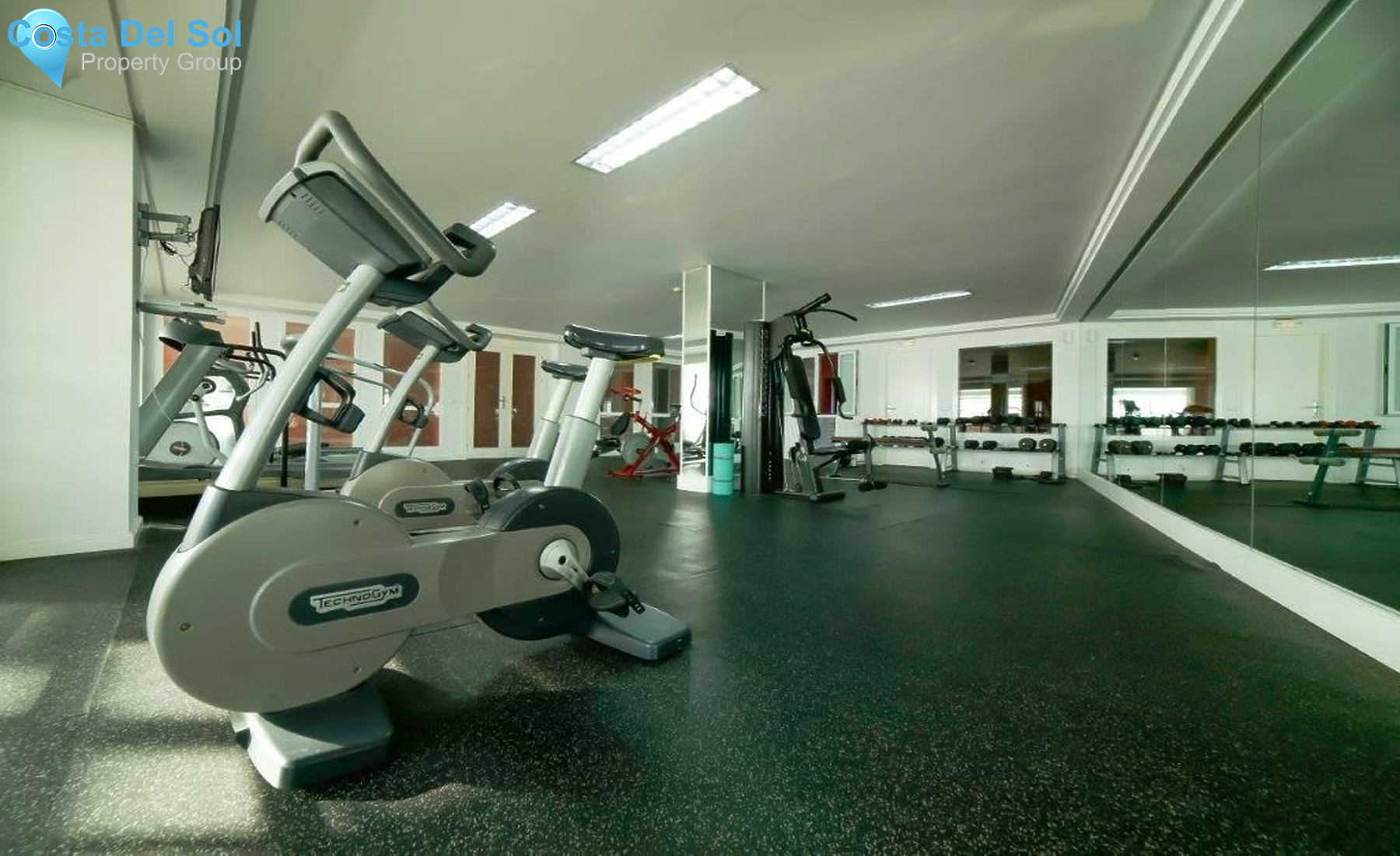 Middle Floor Apartment in The Golden Mile-1546023