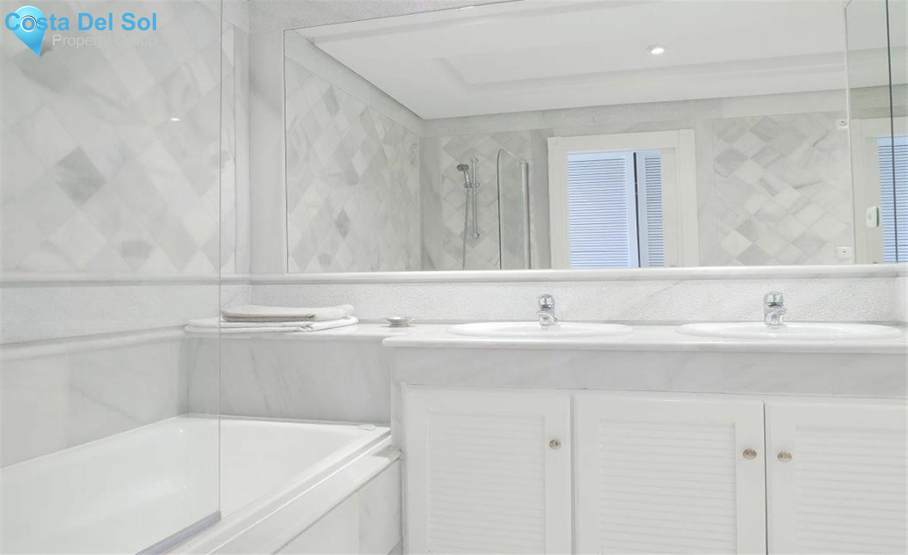 Middle Floor Apartment in The Golden Mile-1546017