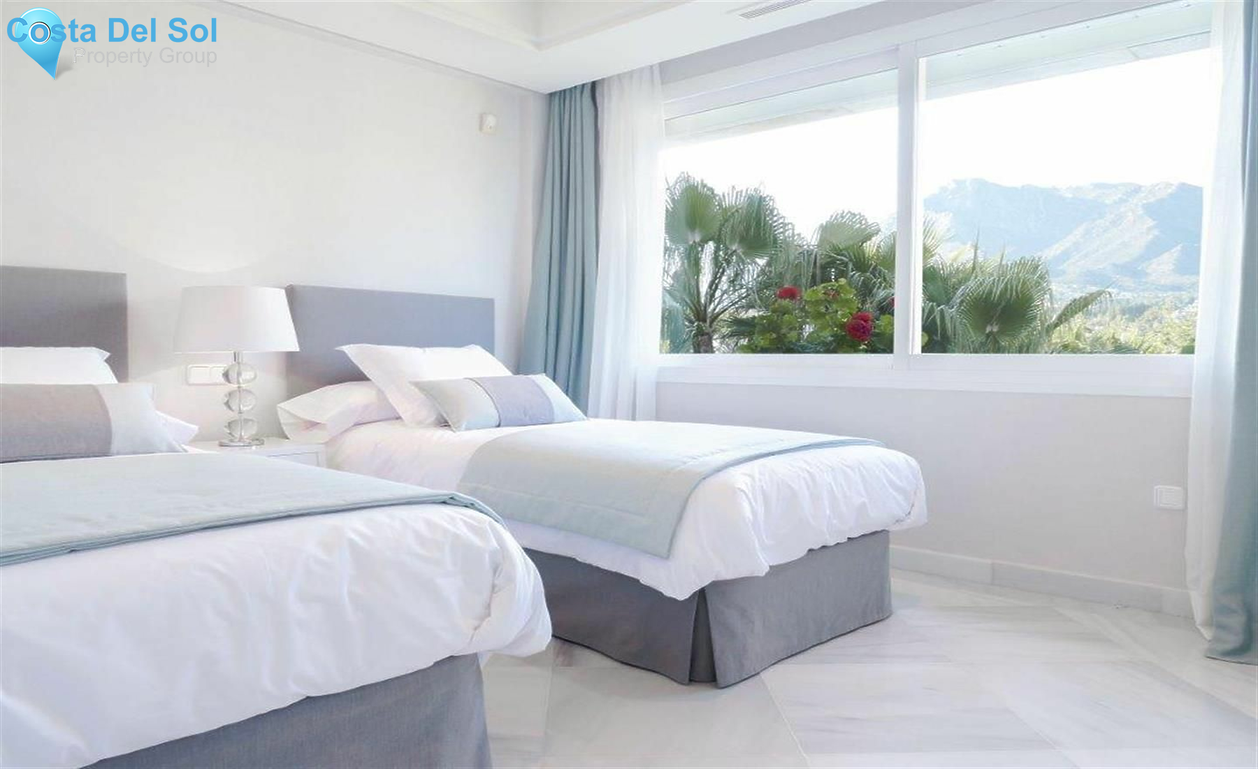 Middle Floor Apartment in The Golden Mile-1546018