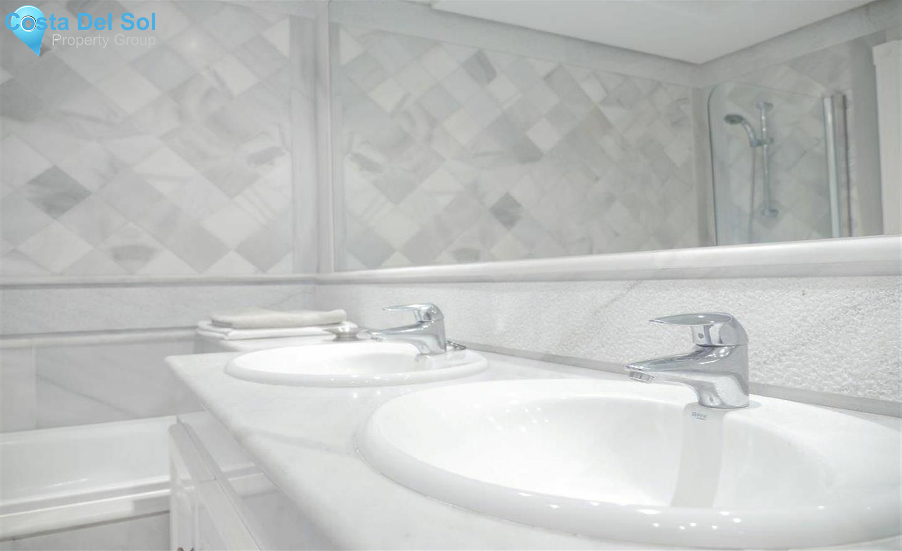 Middle Floor Apartment in The Golden Mile-1546019