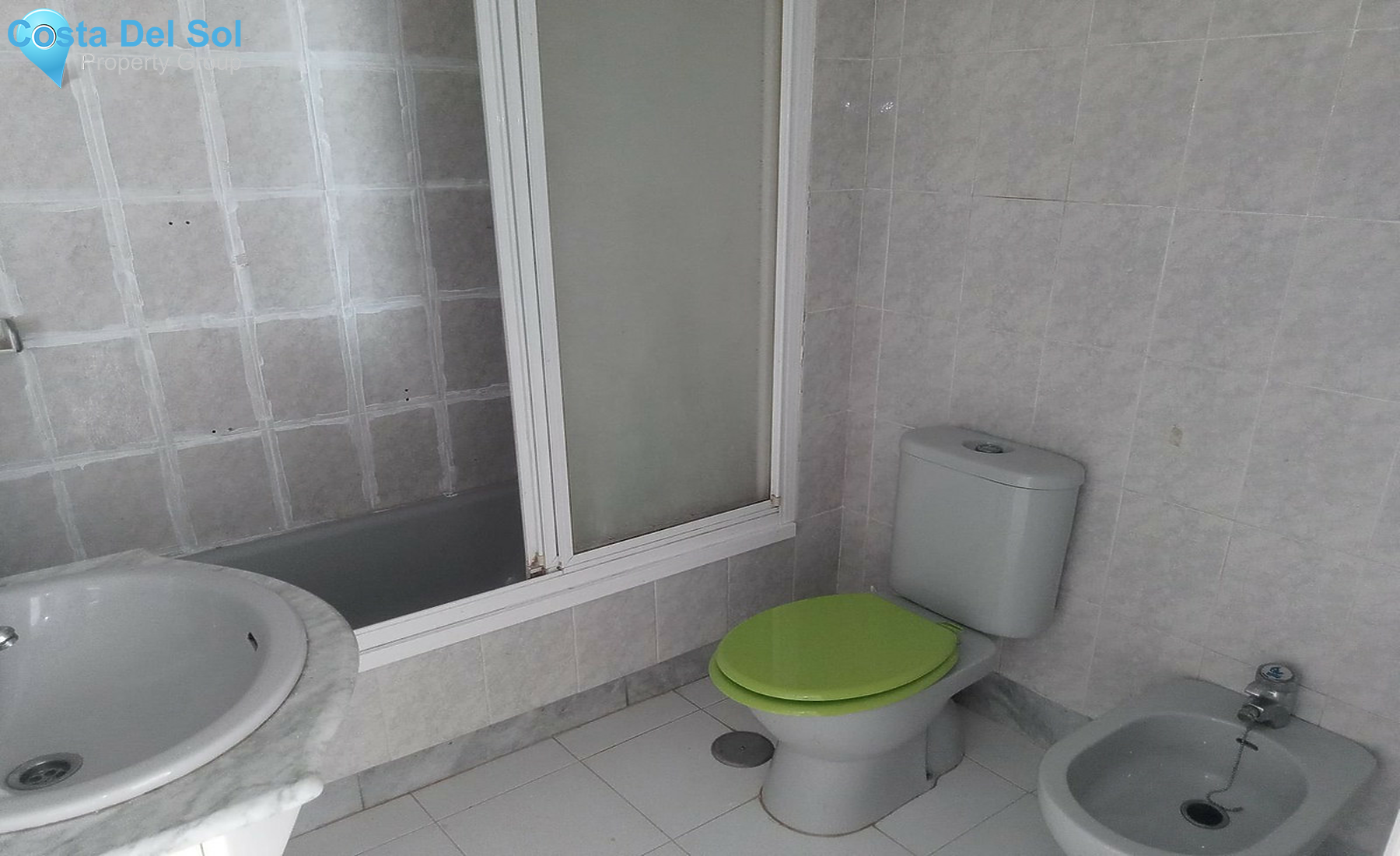 Middle Floor Apartment in Torremolinos Centro-1500233