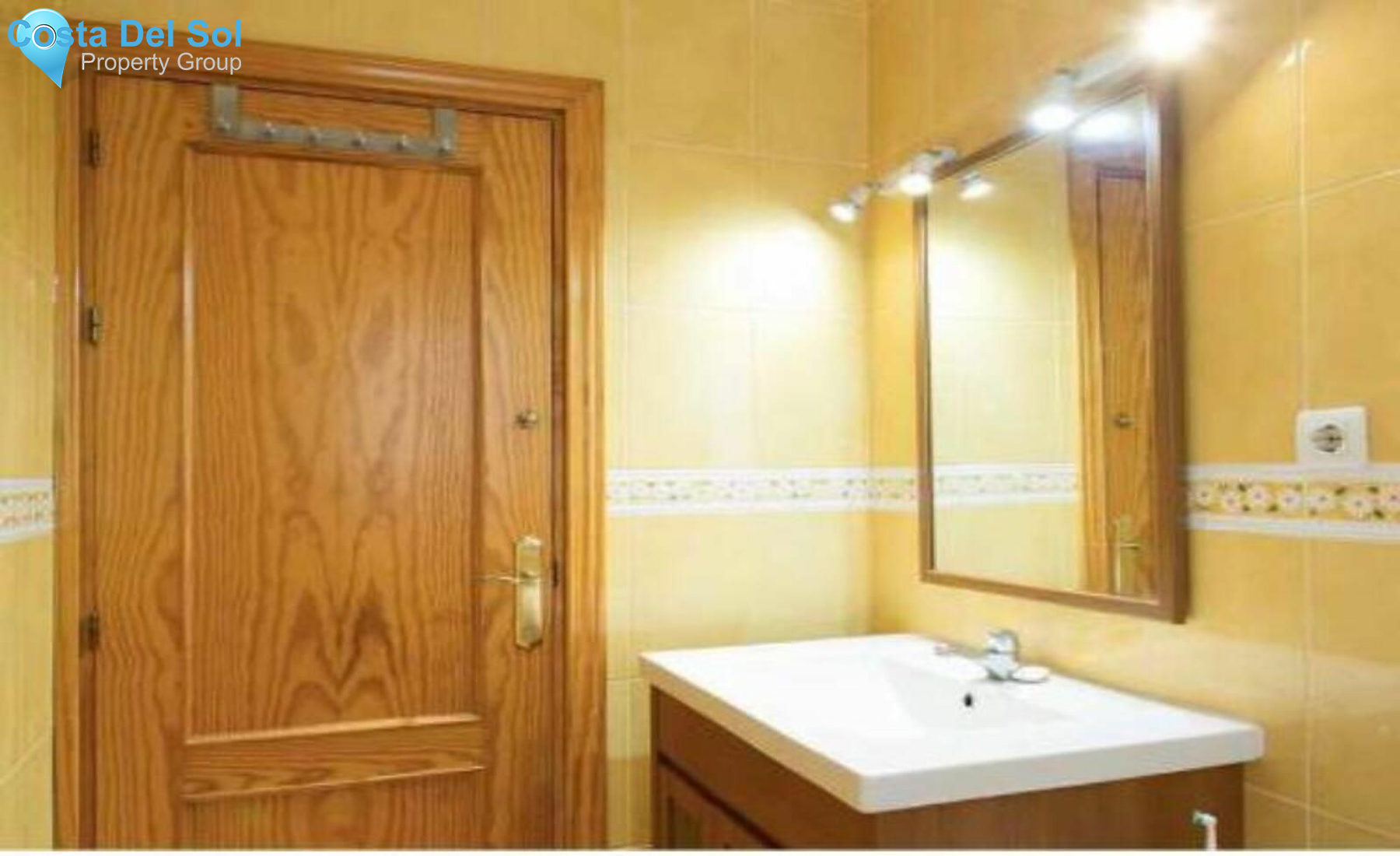 Middle Floor Apartment in Torremolinos-1175999