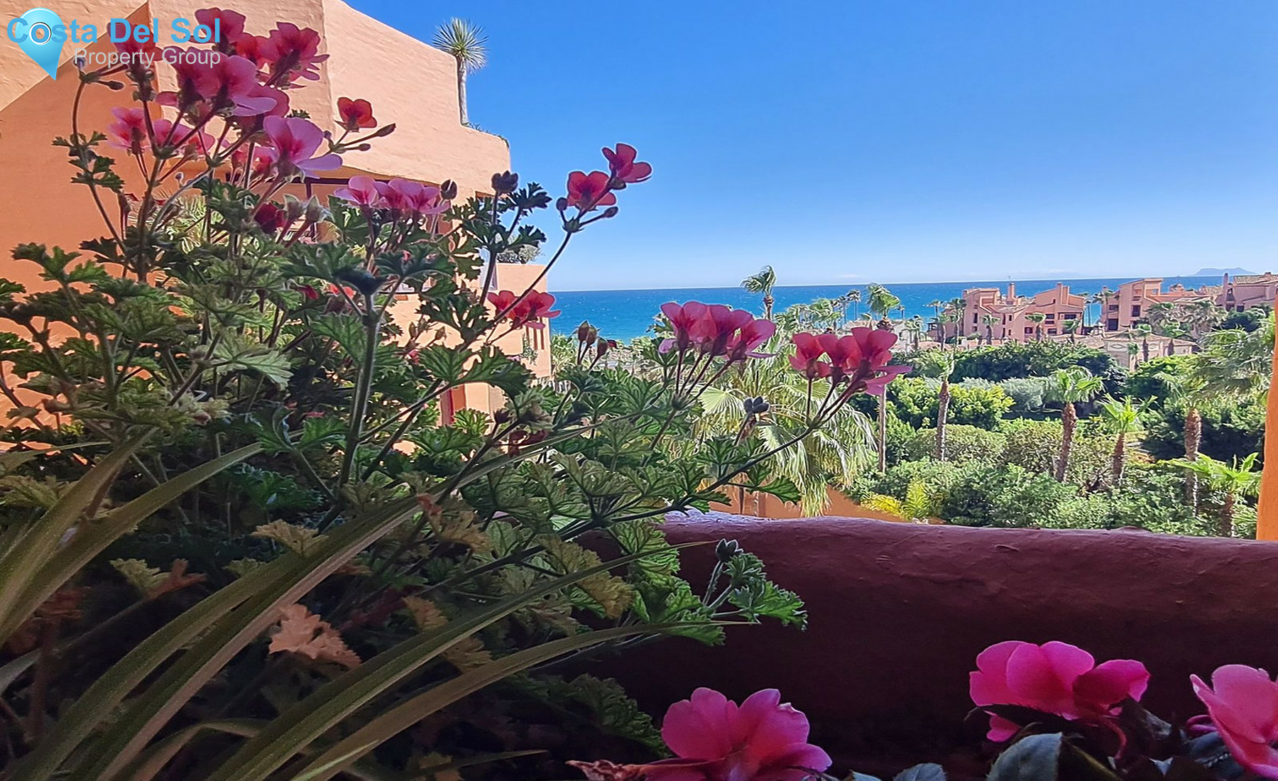 Middle Floor Apartment in Estepona-1403204