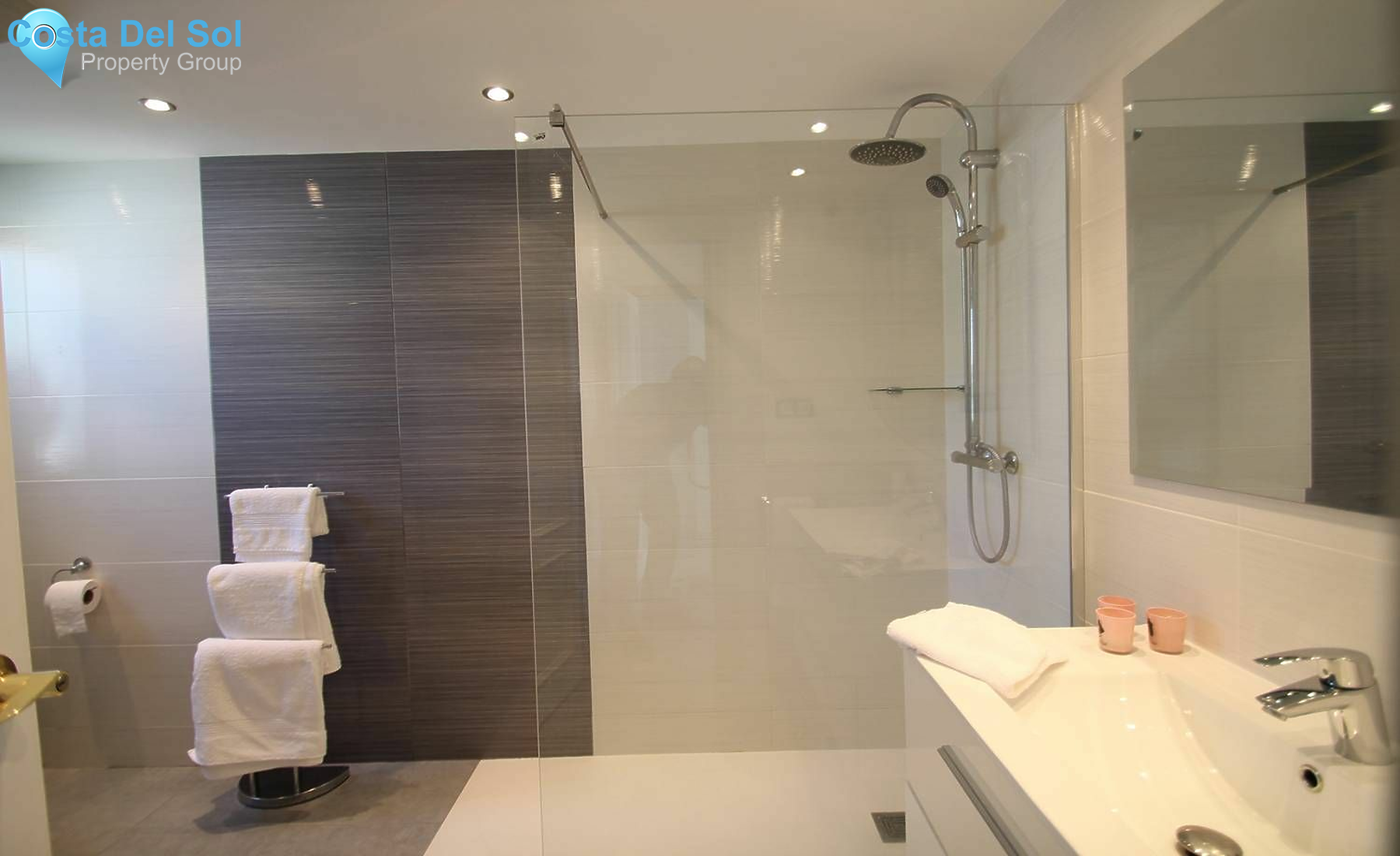 Middle Floor Apartment in The Golden Mile-1393571