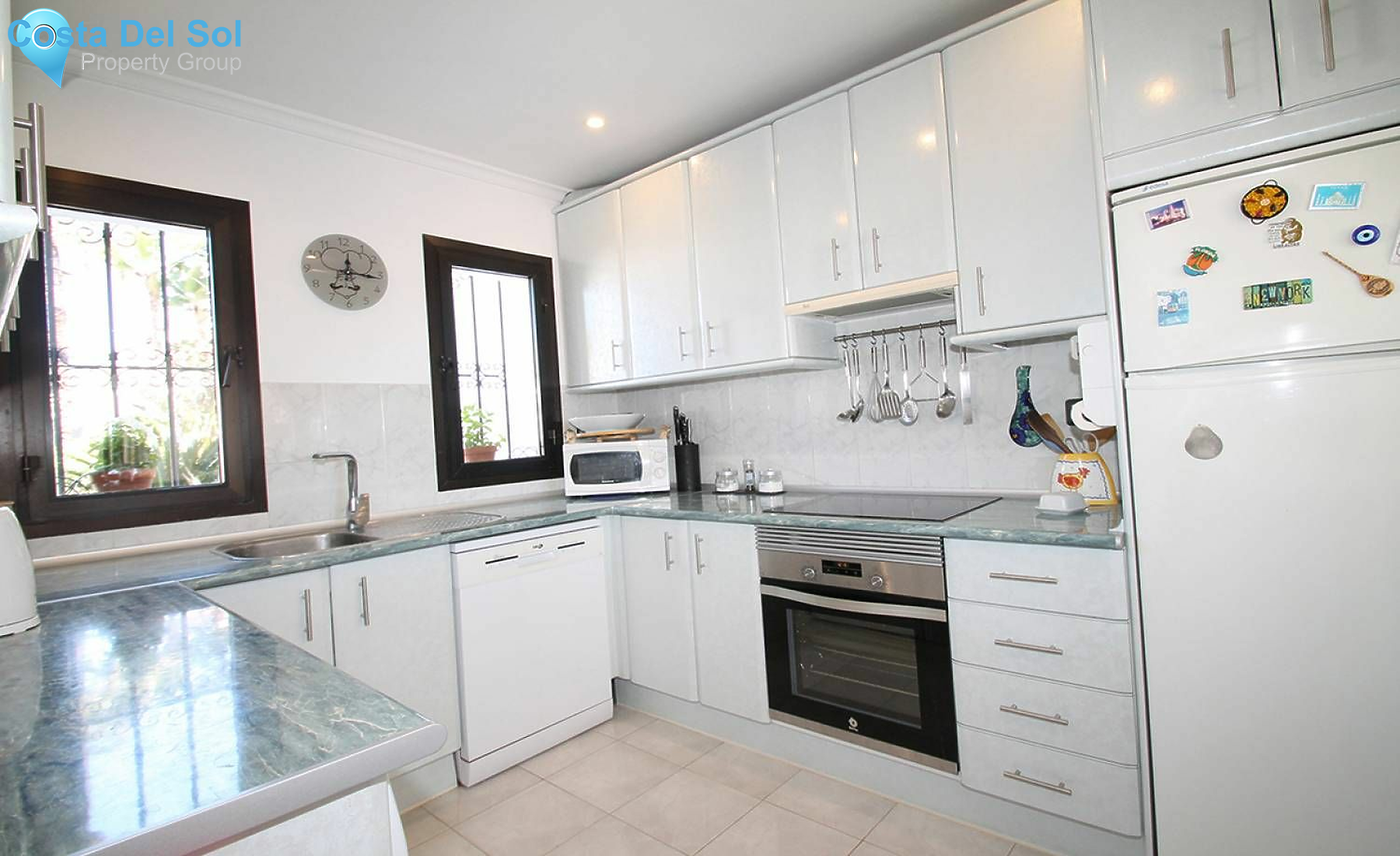 Middle Floor Apartment in The Golden Mile-1393567