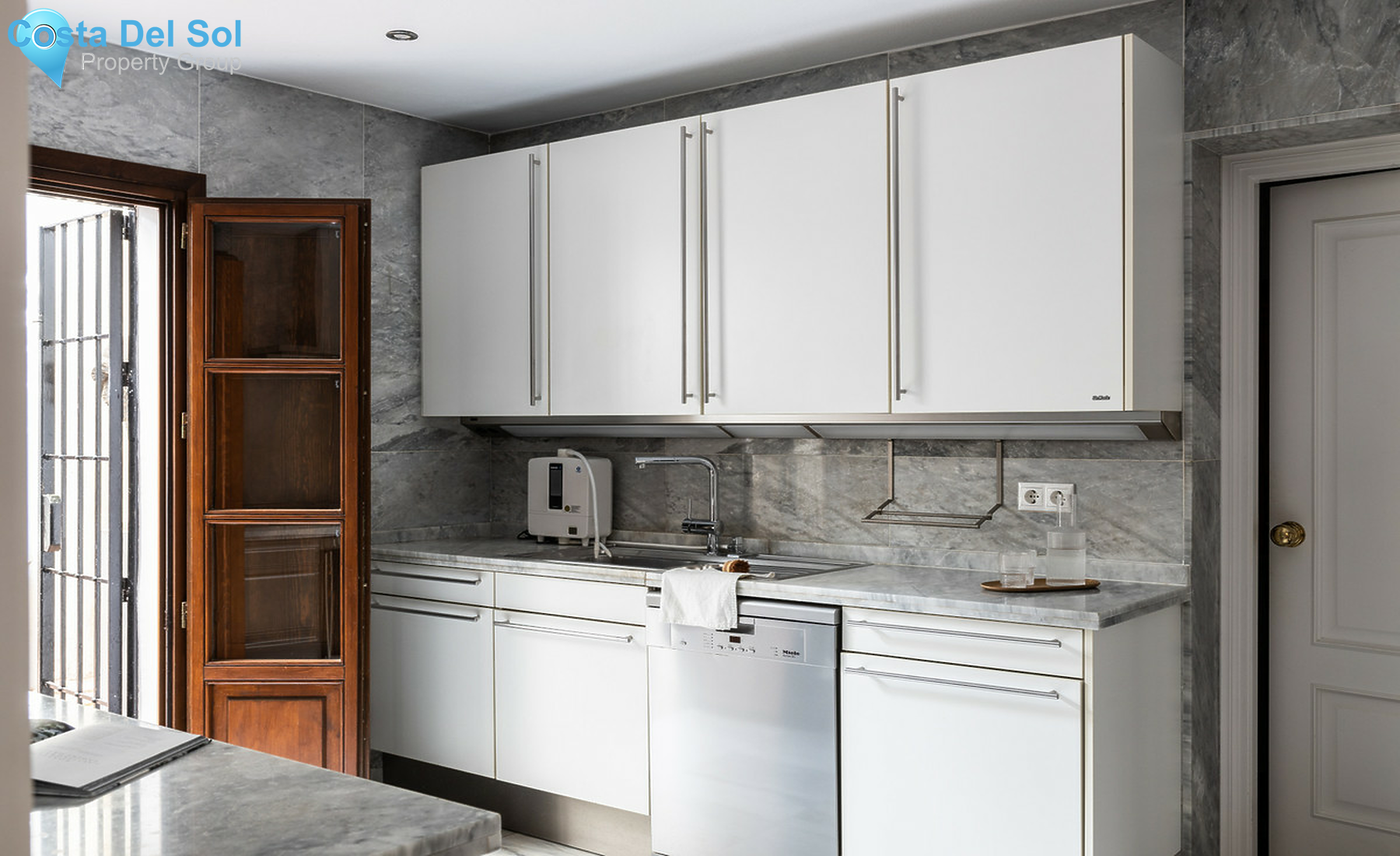 Semi-Detached House in The Golden Mile-1511437