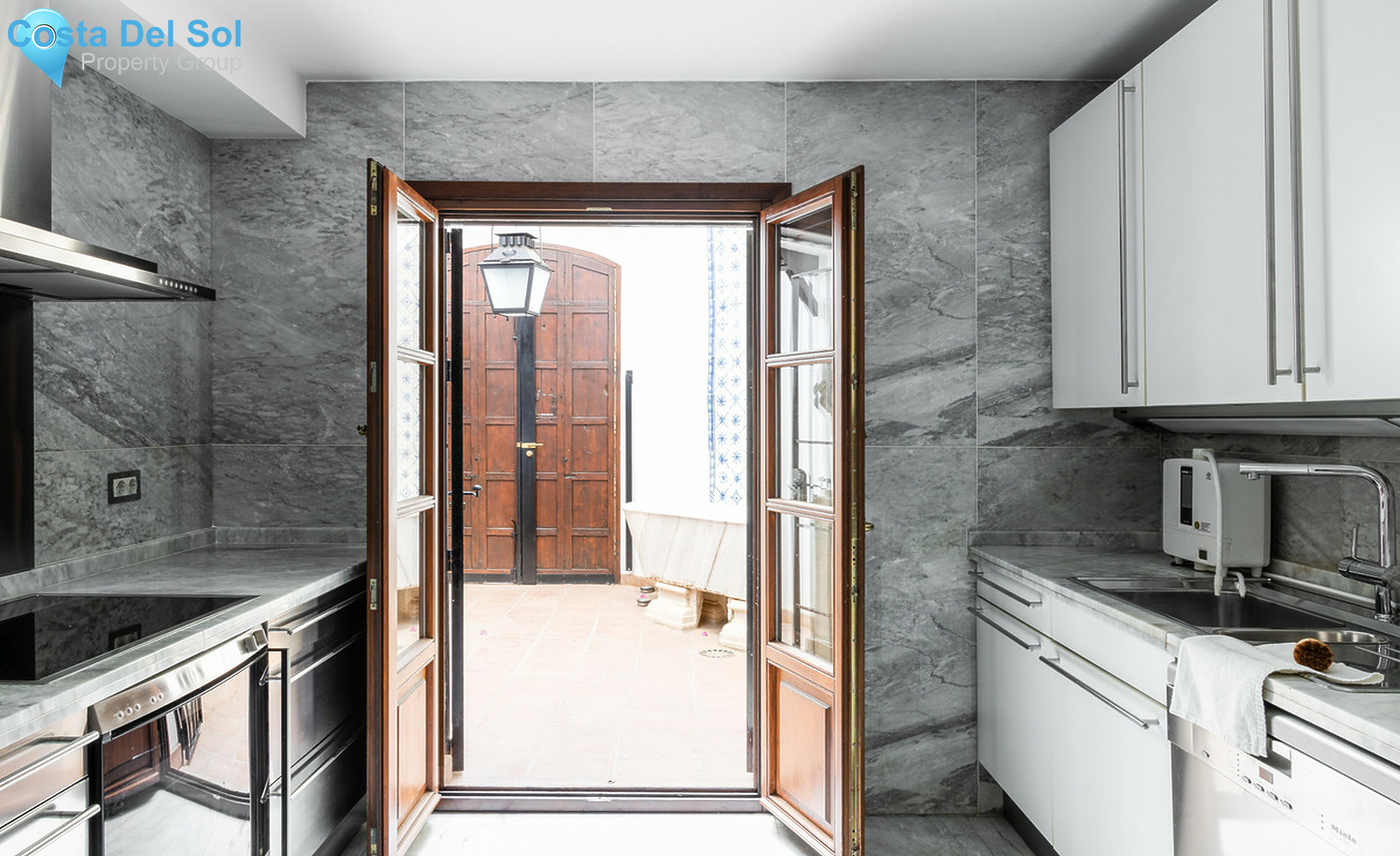 Semi-Detached House in The Golden Mile-1511438