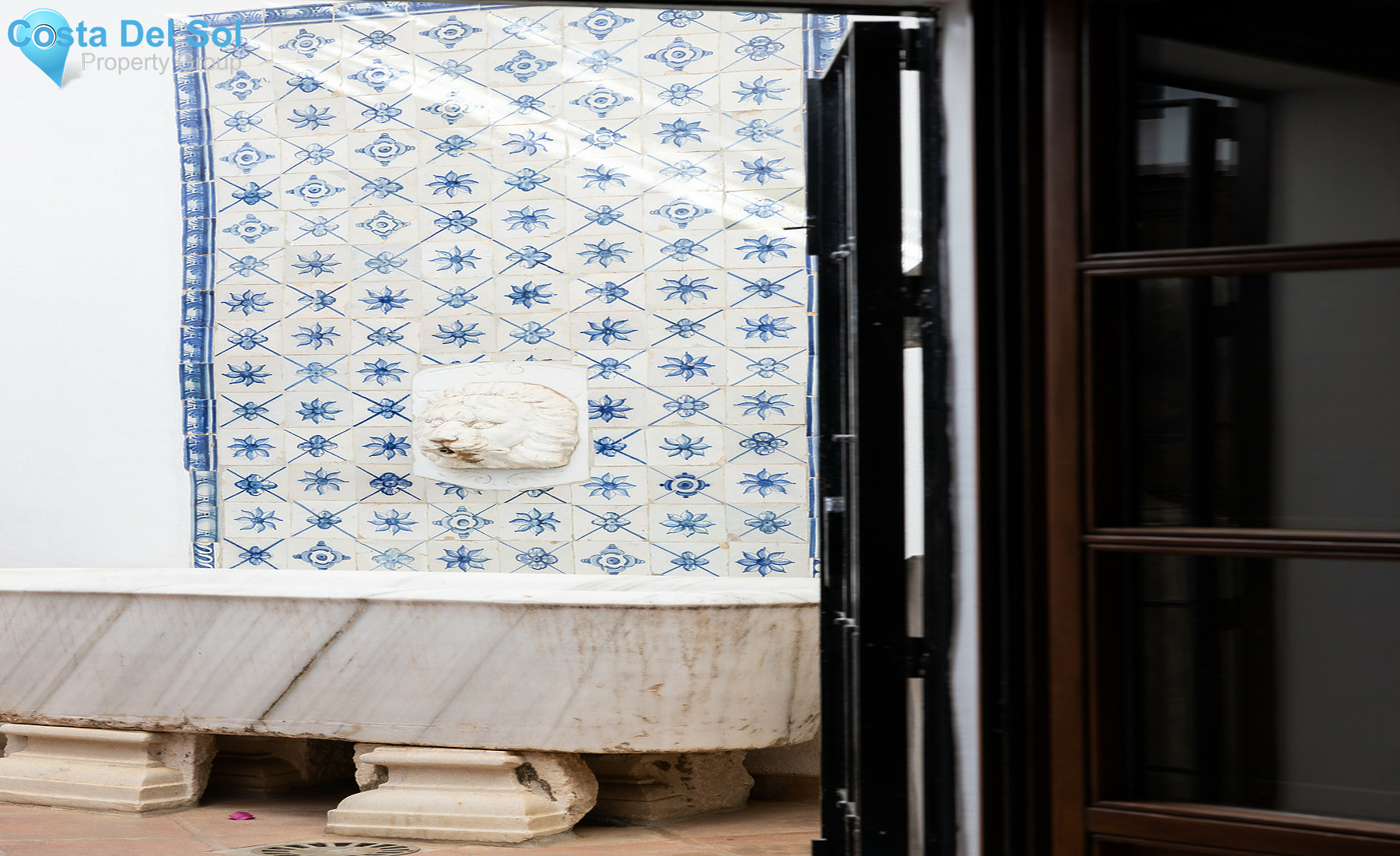 Semi-Detached House in The Golden Mile-1511439