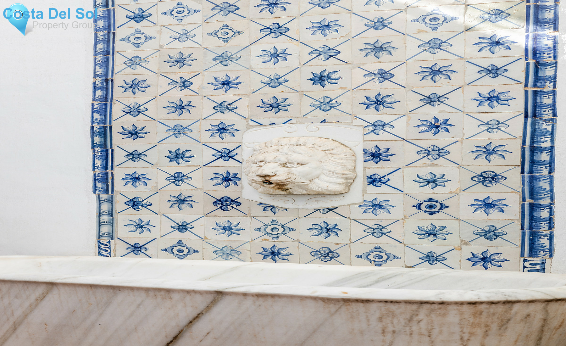 Semi-Detached House in The Golden Mile-1511442