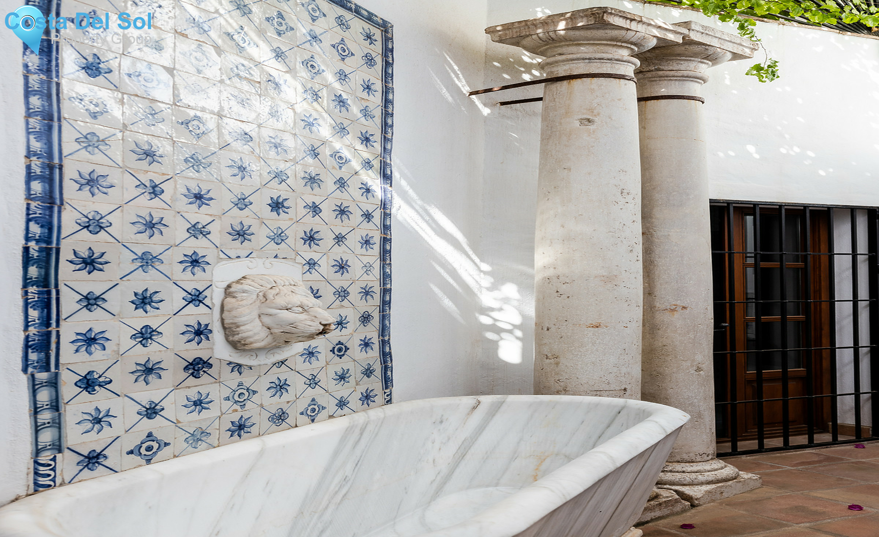 Semi-Detached House in The Golden Mile-1511444