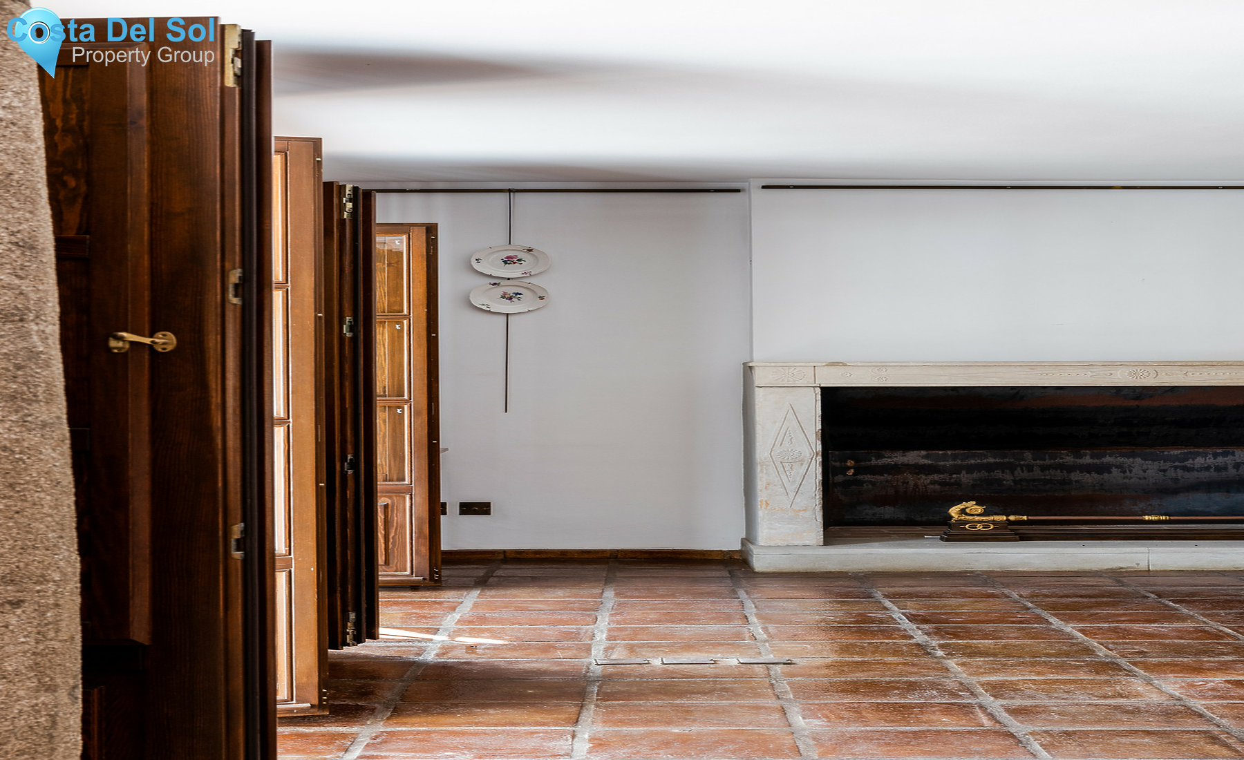 Semi-Detached House in The Golden Mile-1511431