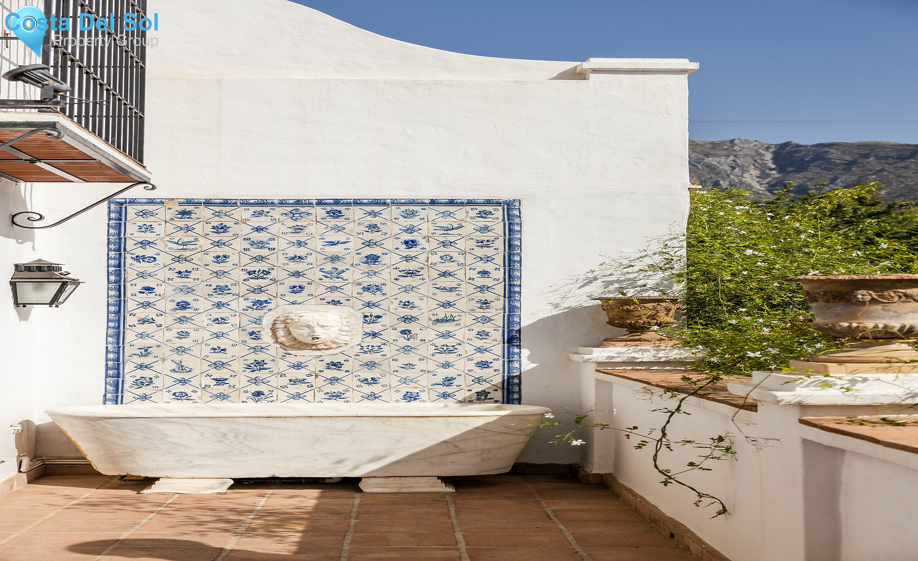 Semi-Detached House in The Golden Mile-1484742