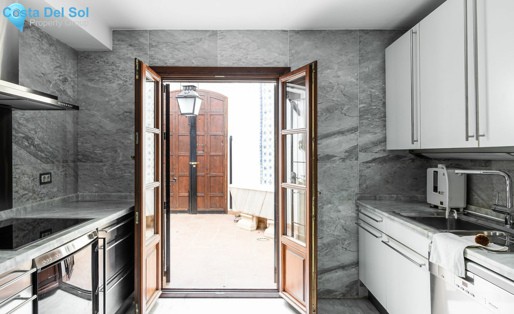 Semi-Detached House in The Golden Mile-1484744