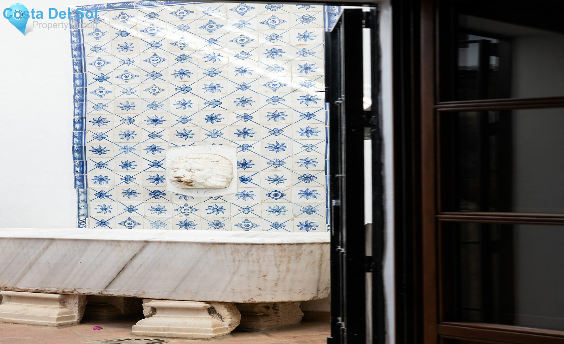 Semi-Detached House in The Golden Mile-1484745