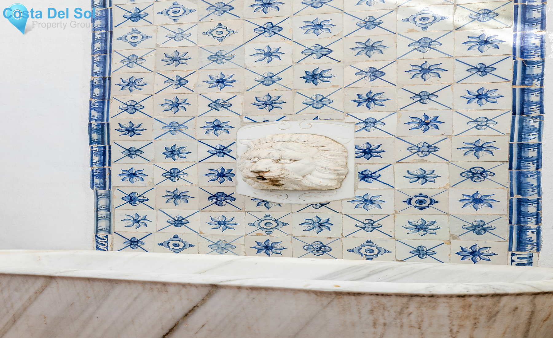 Semi-Detached House in The Golden Mile-1484748