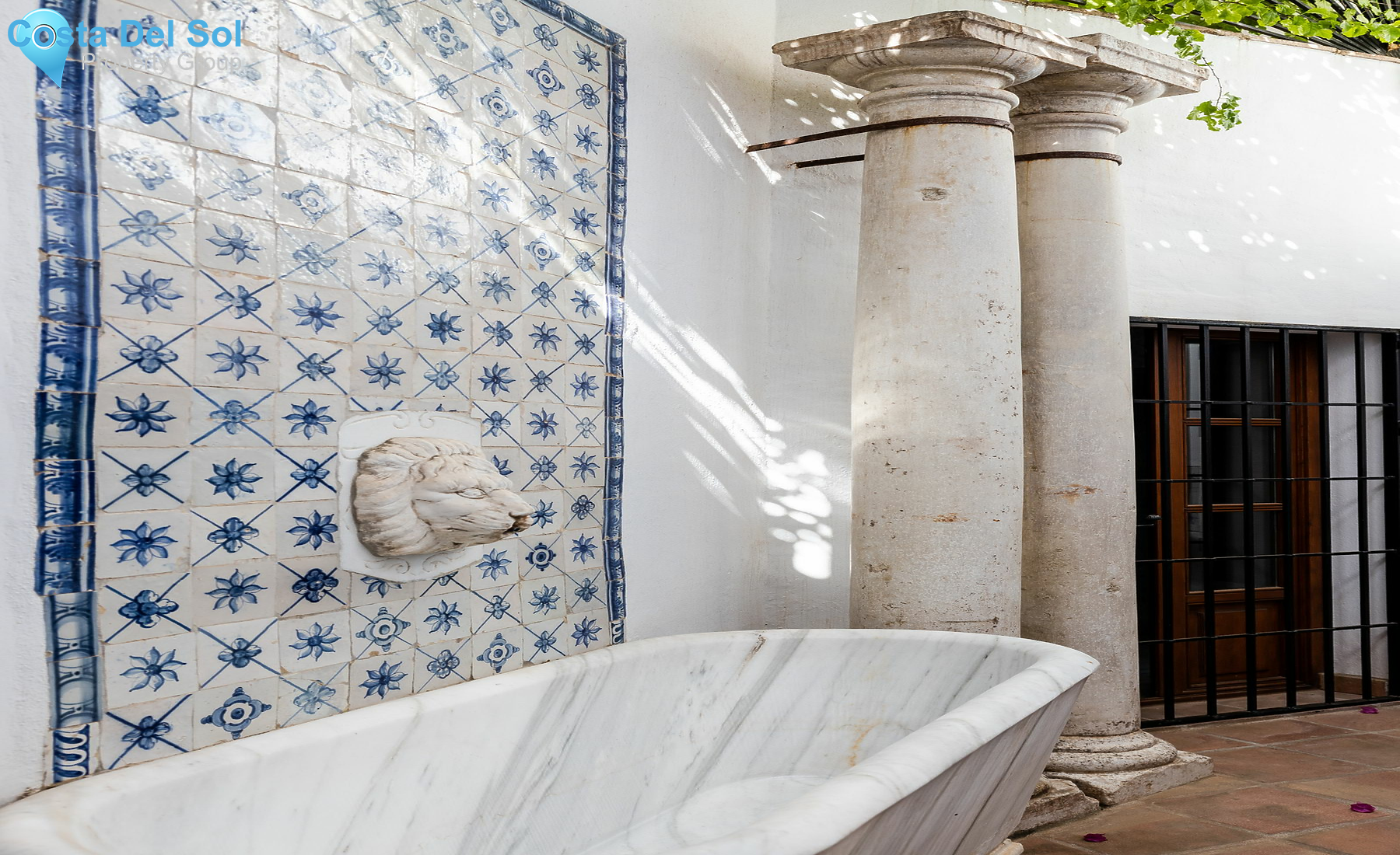 Semi-Detached House in The Golden Mile-1484750