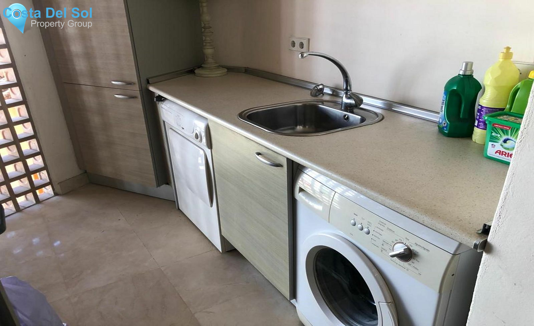 Top Floor Apartment in Bel Air-1498600