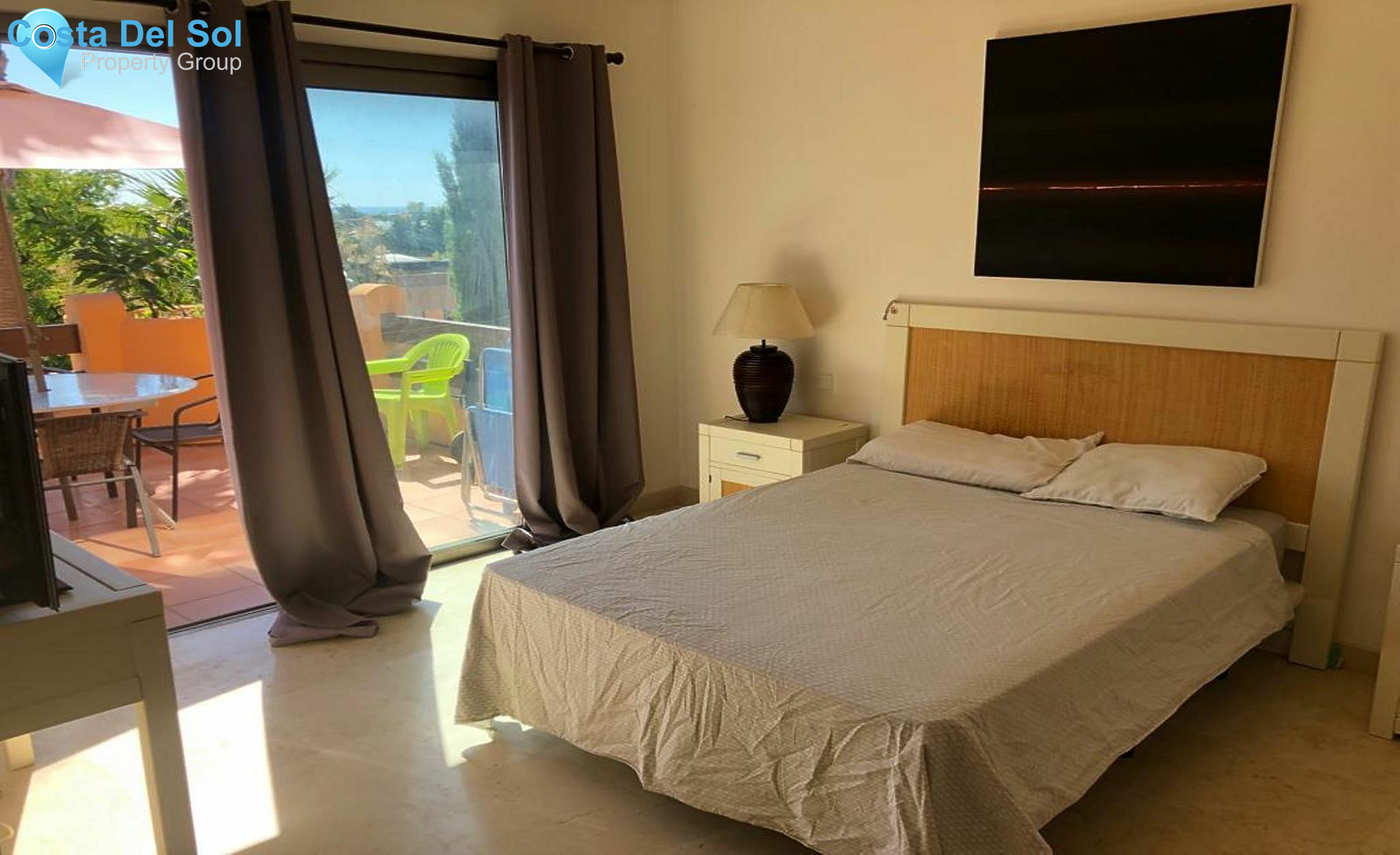 Top Floor Apartment in Bel Air-1498594