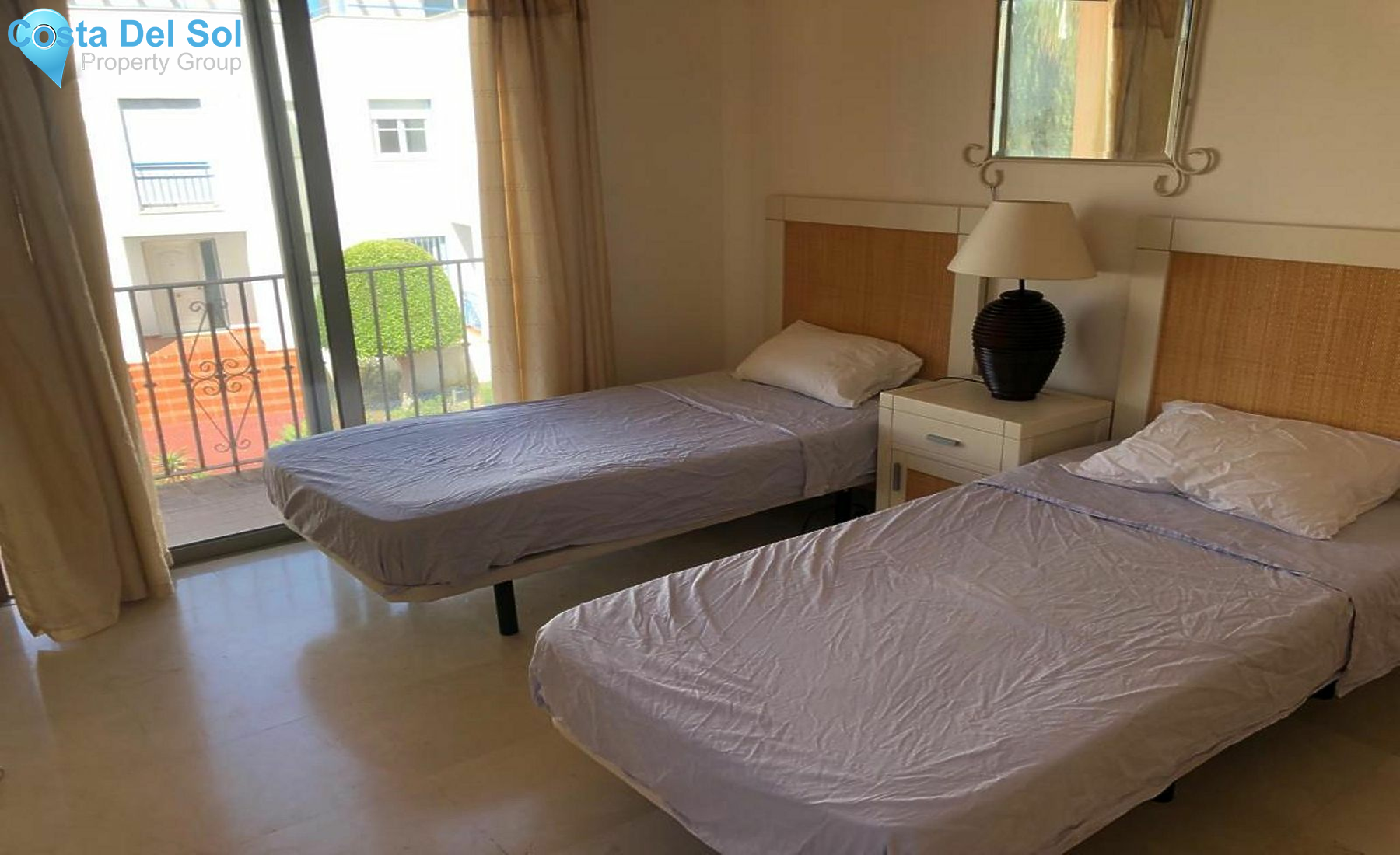 Top Floor Apartment in Bel Air-1498597