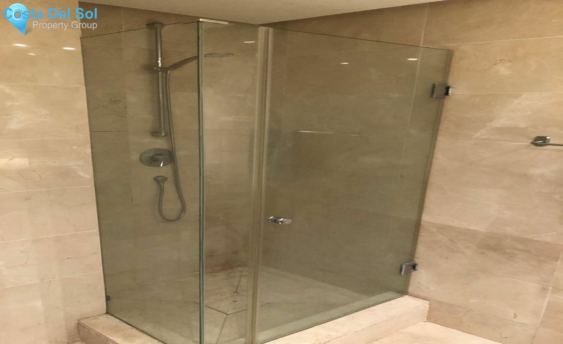 Top Floor Apartment in Bel Air-1498598