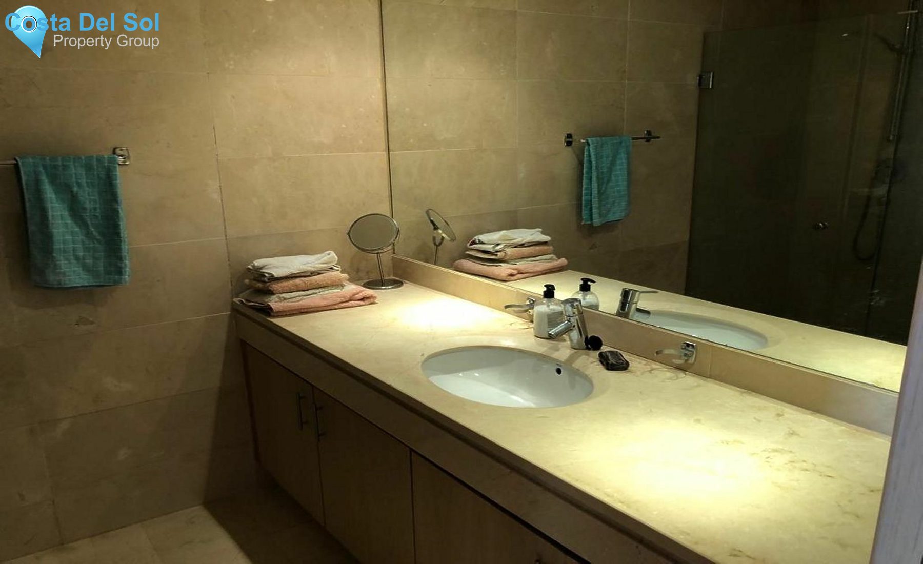 Top Floor Apartment in Bel Air-1498599