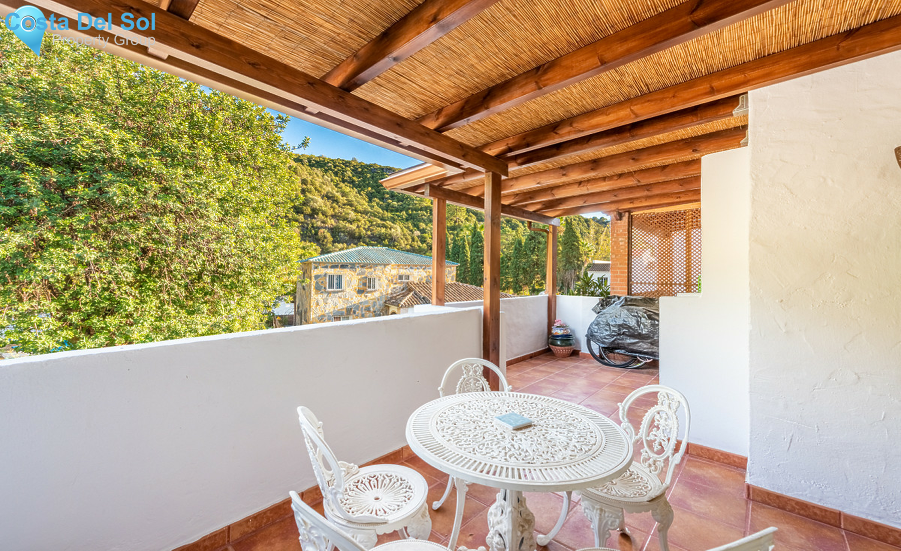 Top Floor Apartment in Benahavís-1323950