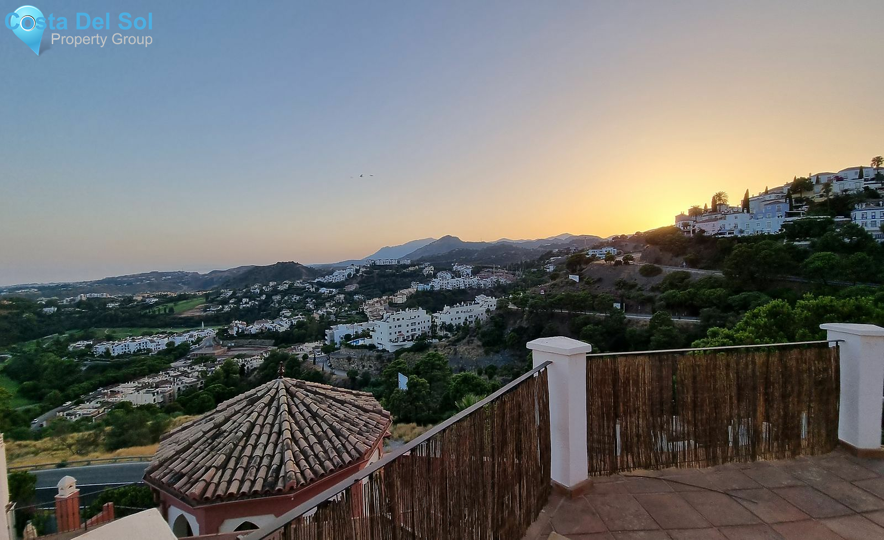 Top Floor Apartment in Benahavís-1475337