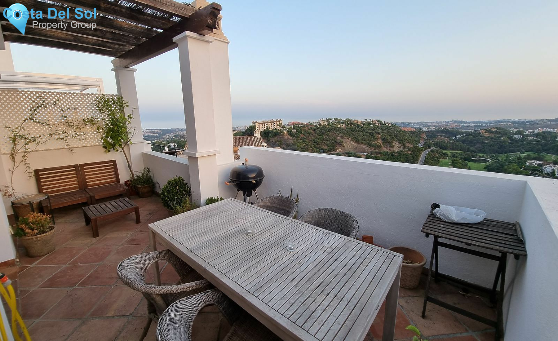 Top Floor Apartment in Benahavís-1475327