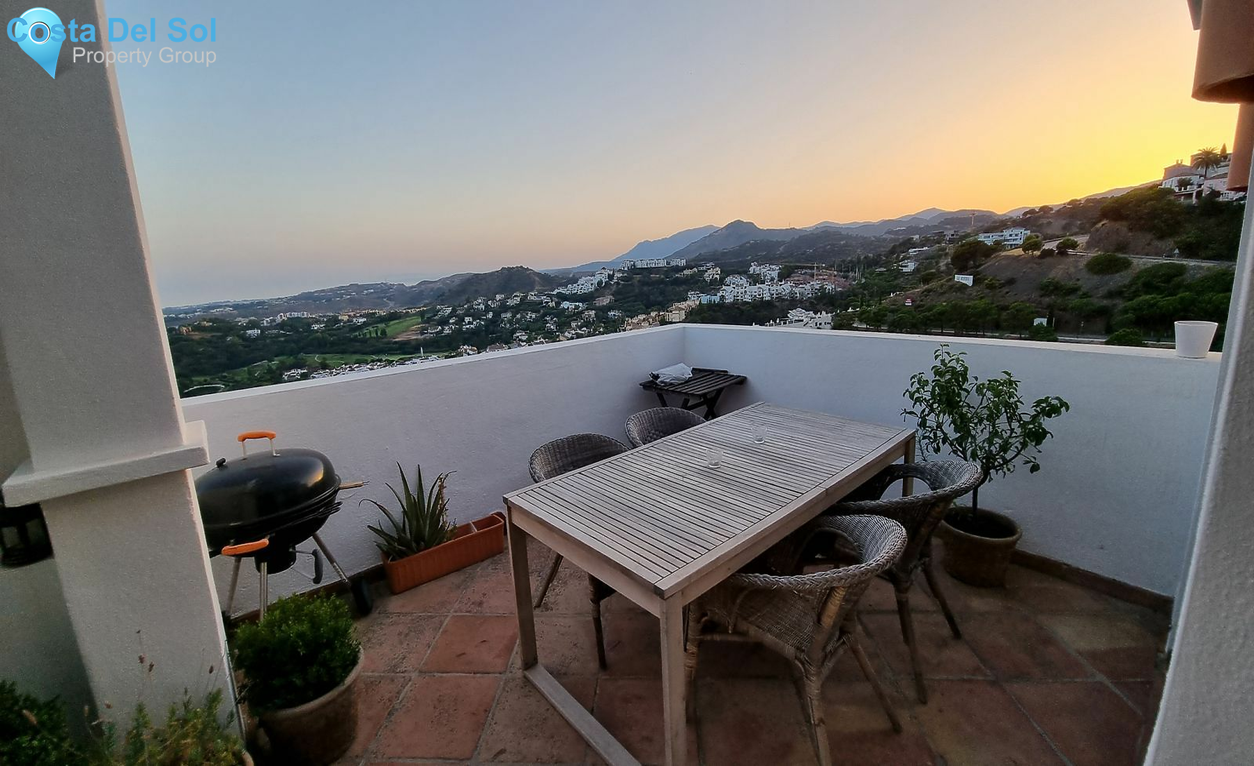 Top Floor Apartment in Benahavís-1475328