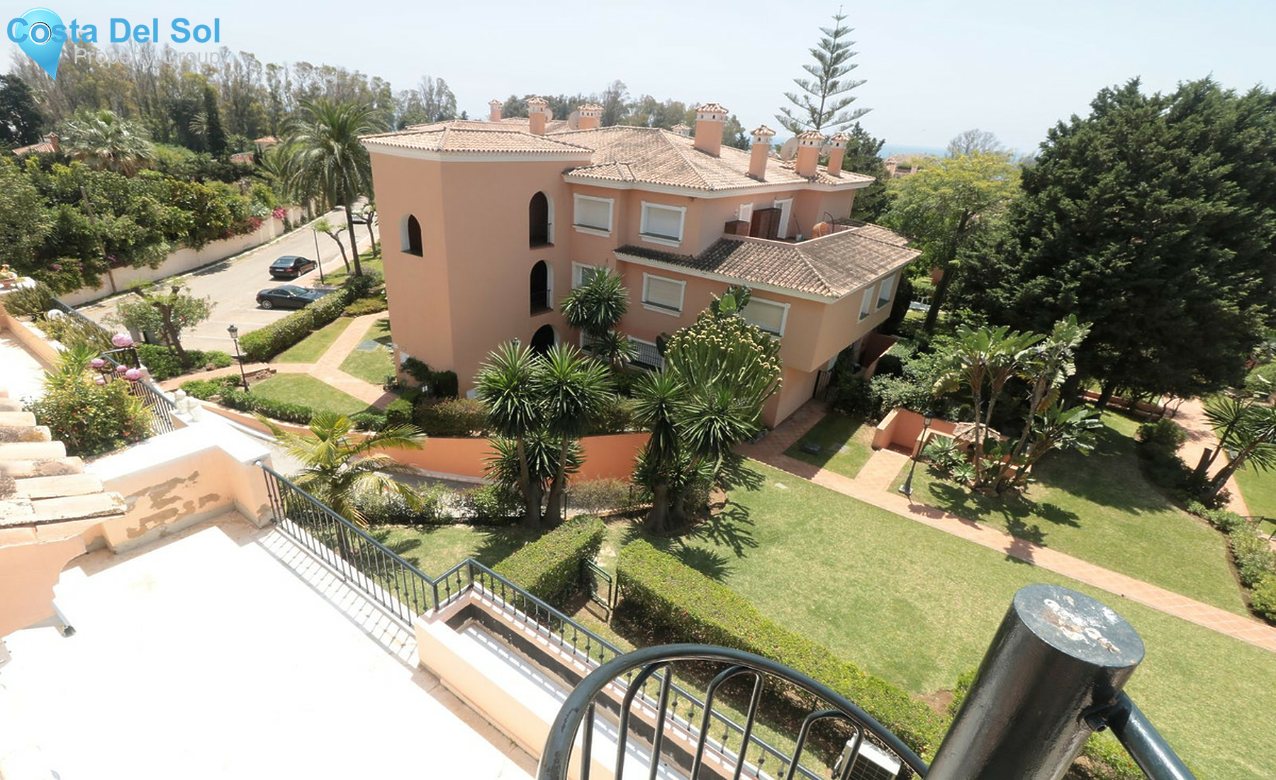 Top Floor Apartment in Estepona-1275584