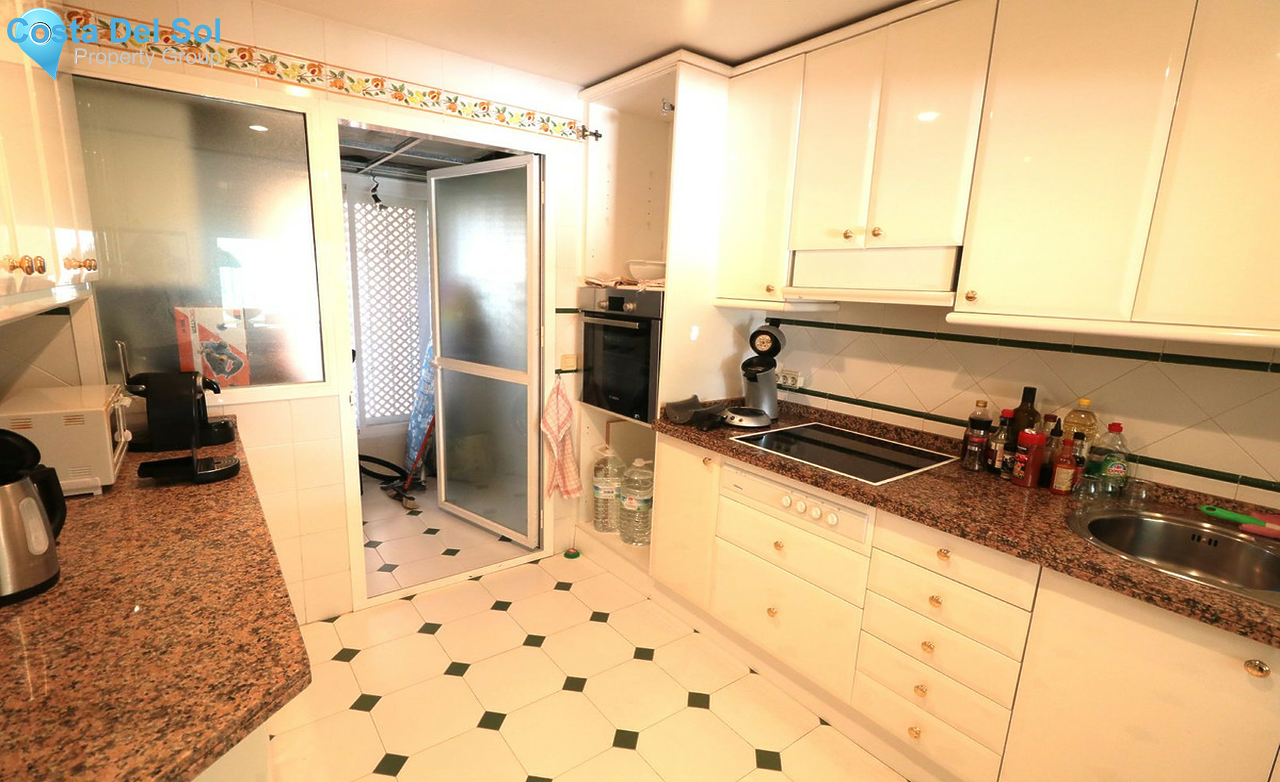 Top Floor Apartment in Estepona-1275587