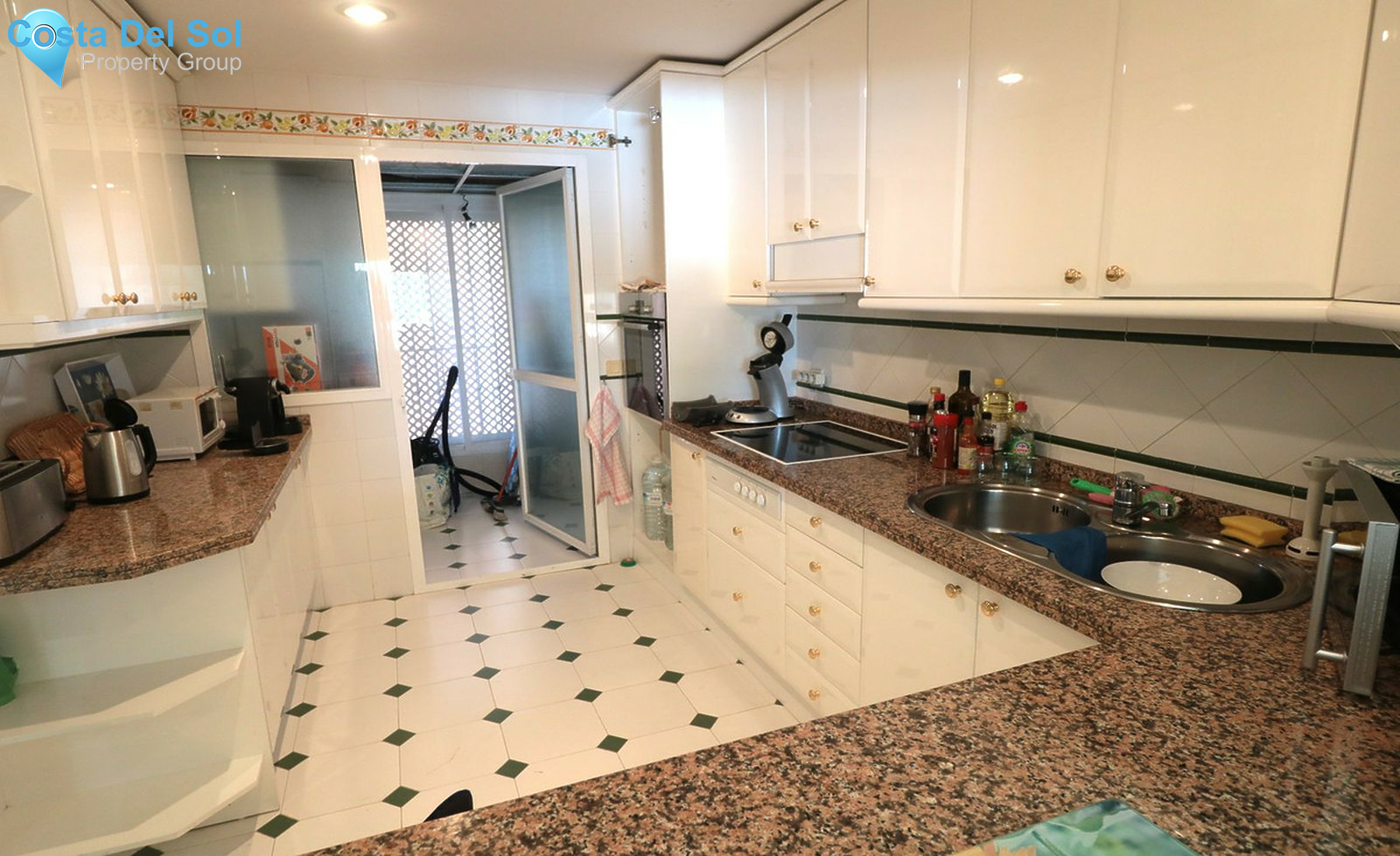 Top Floor Apartment in Estepona-1275588