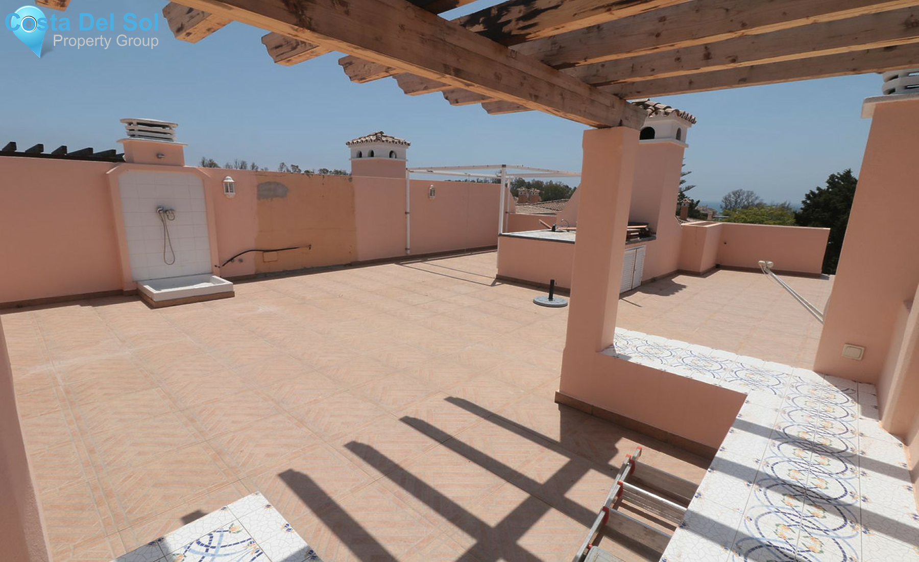 Top Floor Apartment in Estepona-1275573