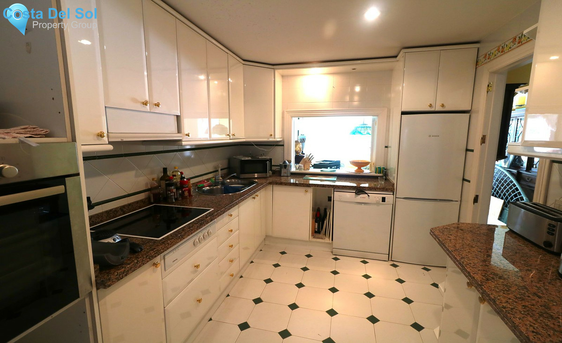 Top Floor Apartment in Estepona-1275576