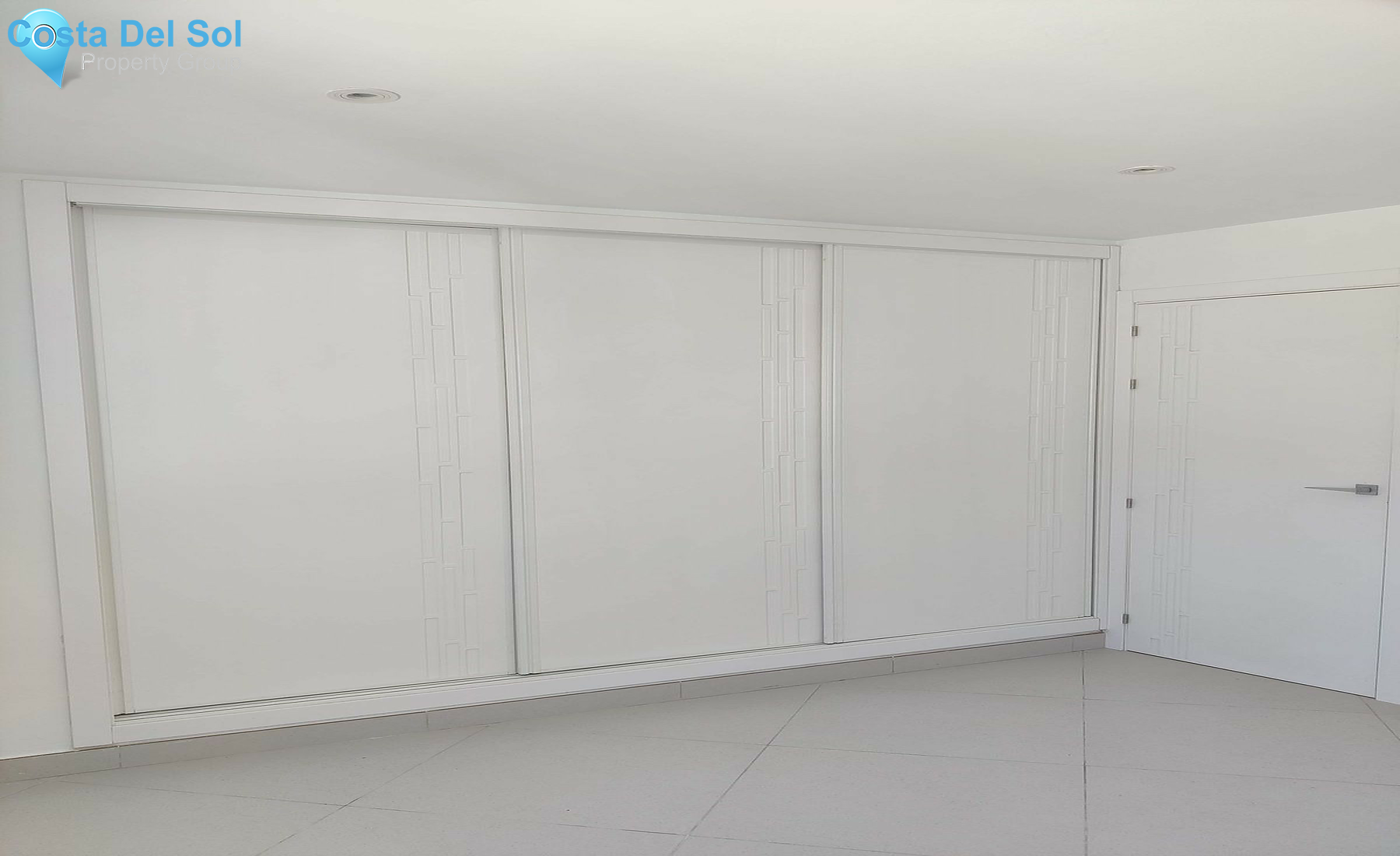 Top Floor Apartment in Estepona-1276350