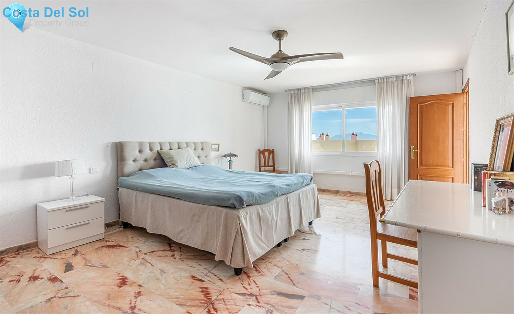 Top Floor Apartment in Estepona-1283567