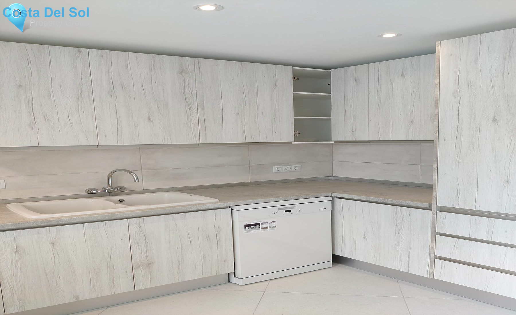 Top Floor Apartment in Estepona-1142756